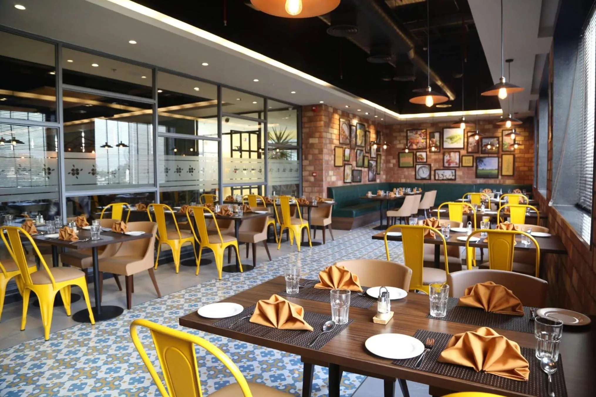 Restaurant/places to eat in Midtown Grand