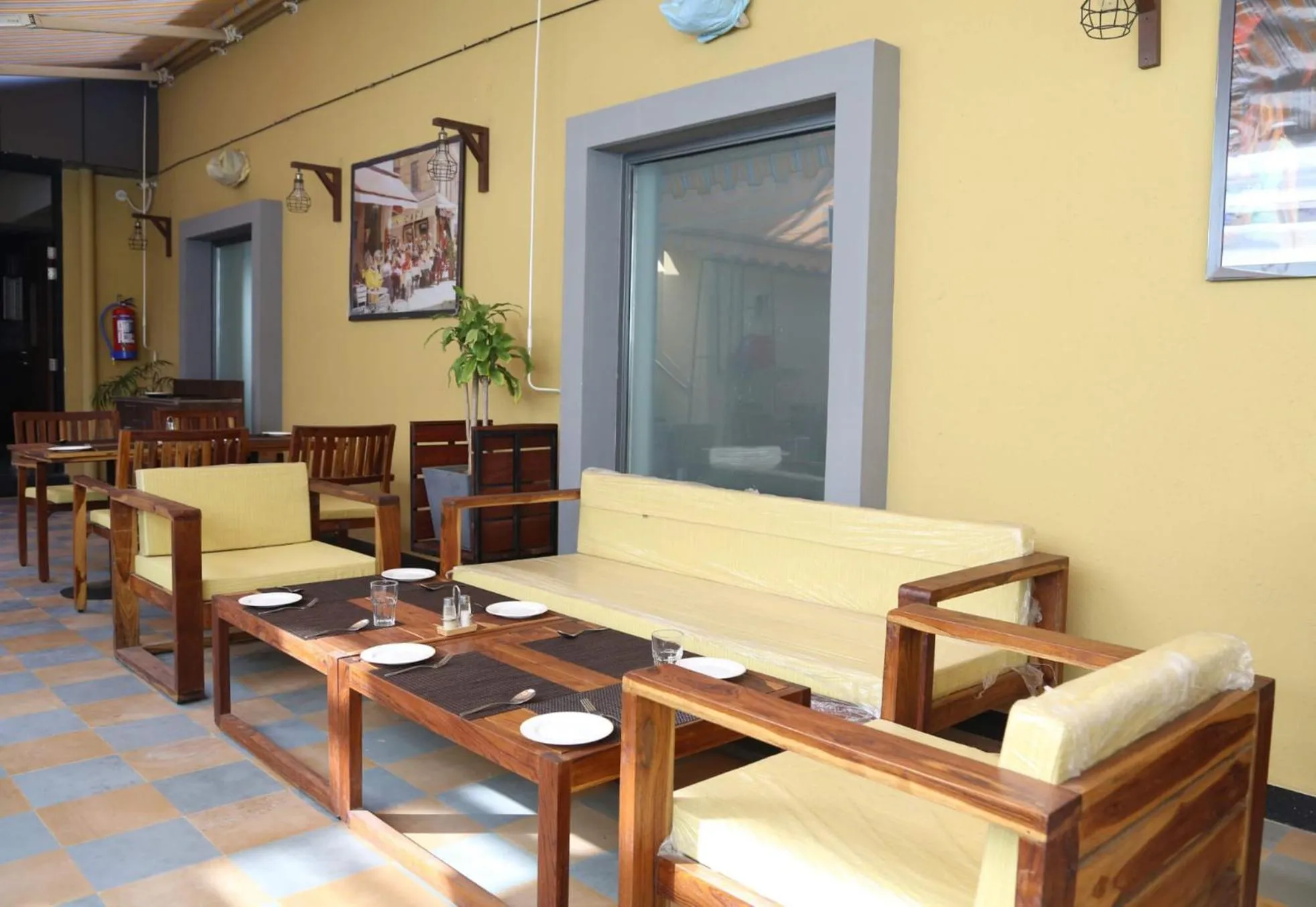 Restaurant/places to eat in Midtown Grand