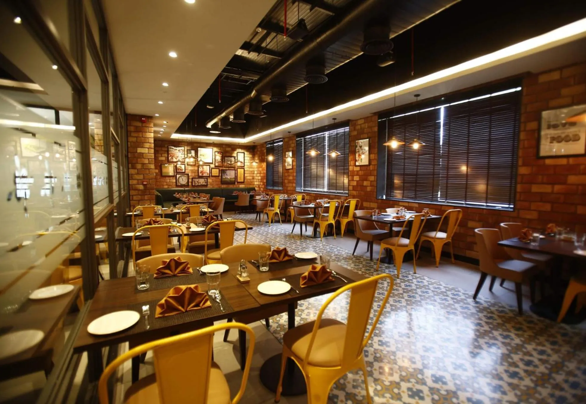 Restaurant/places to eat in Midtown Grand