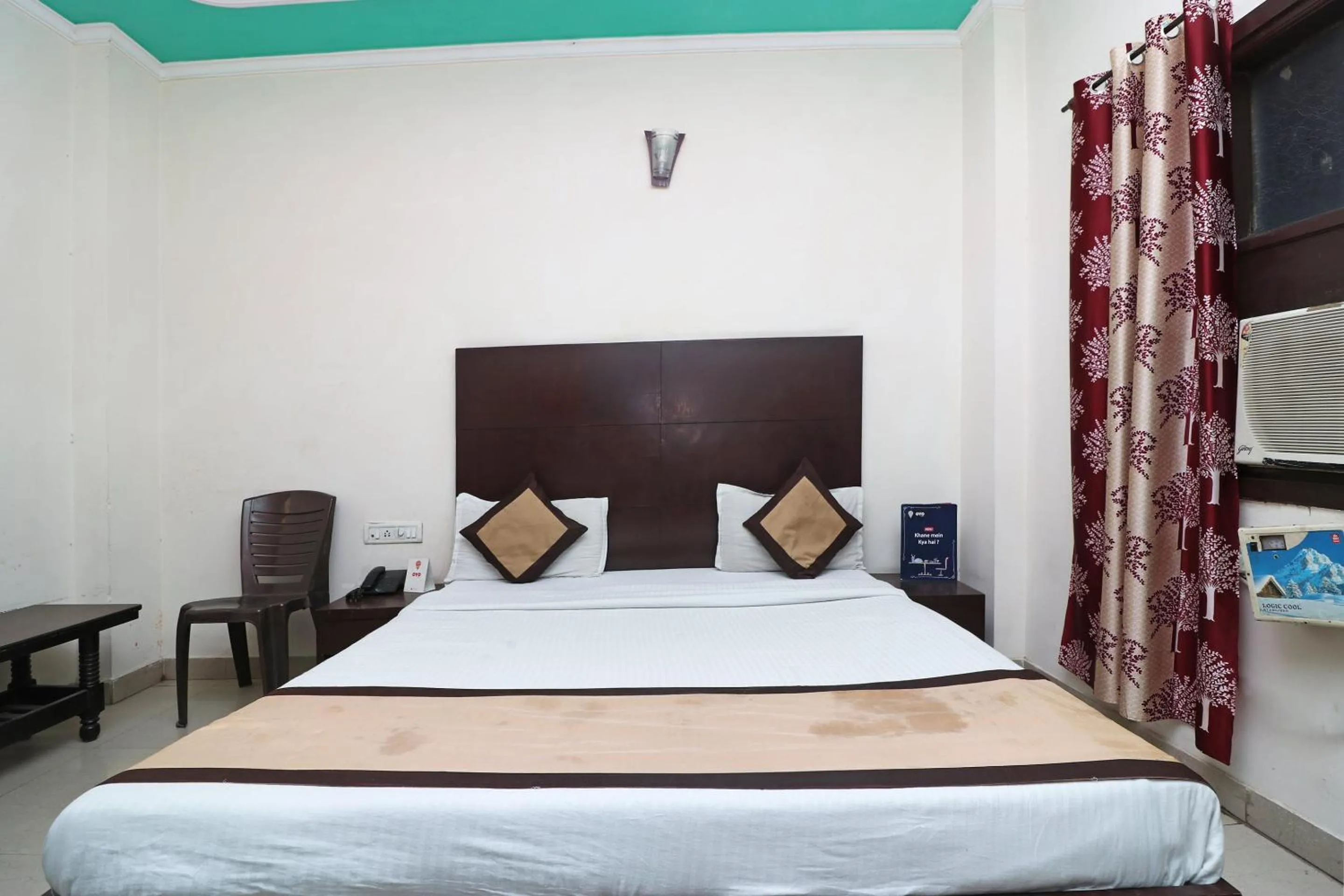 Lobby or reception, Bed in Hotel O Aura Palace Deluxe