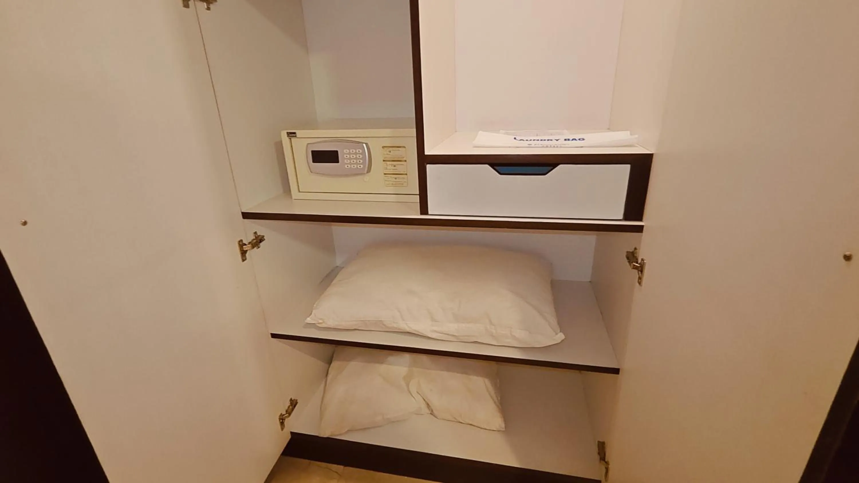 Photo of the whole room, Bed in Khanna Fiesta - A Bergamont Hotel, Vellore