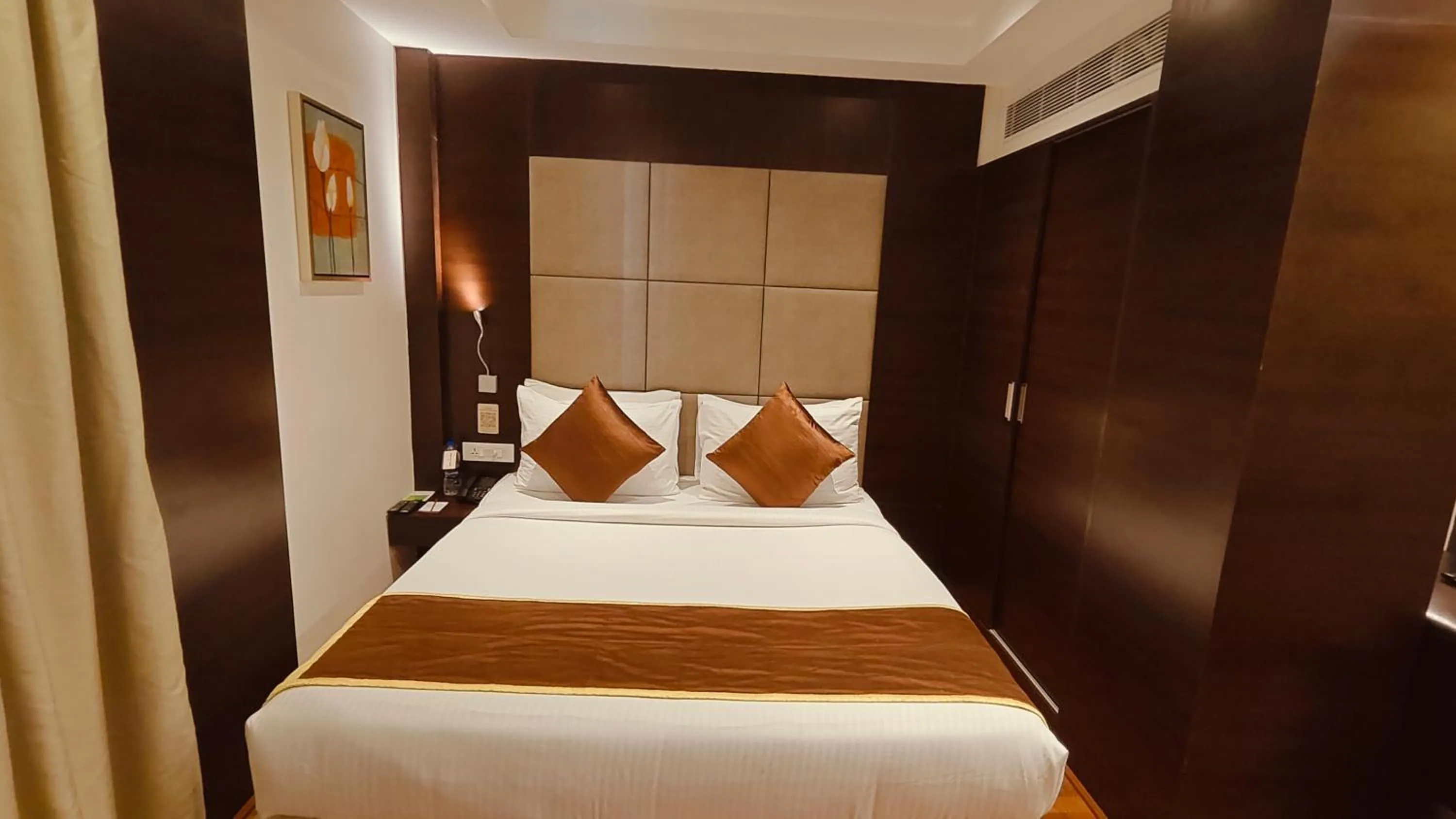 Bed in Khanna Fiesta - A Bergamont Hotel, Vellore