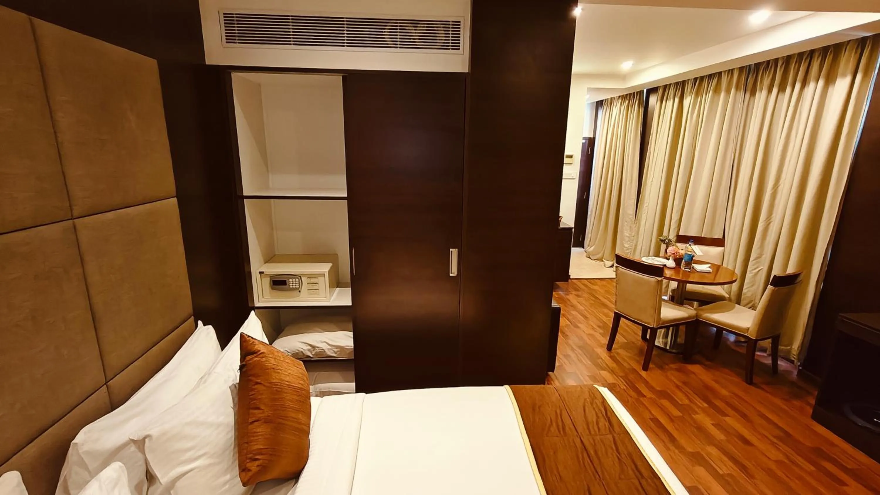 Bed in Khanna Fiesta - A Bergamont Hotel, Vellore