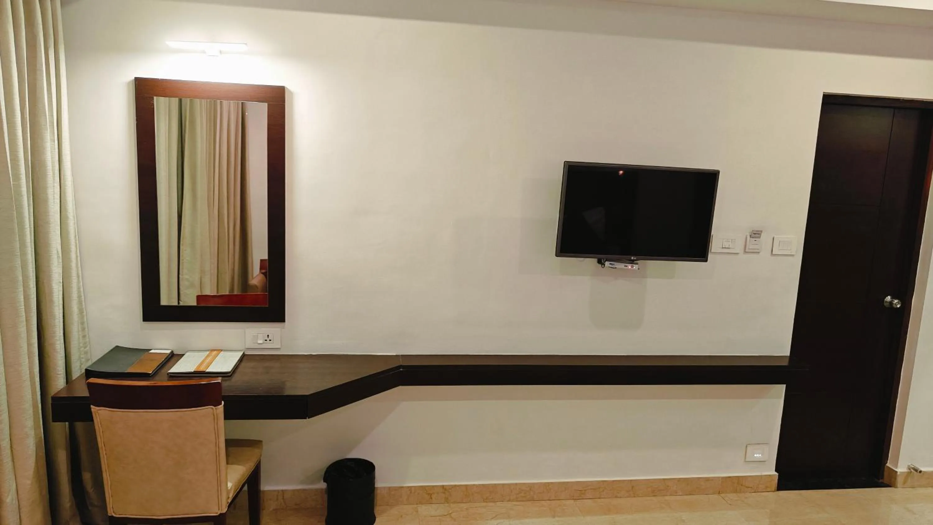 TV and multimedia in Khanna Fiesta - A Bergamont Hotel, Vellore
