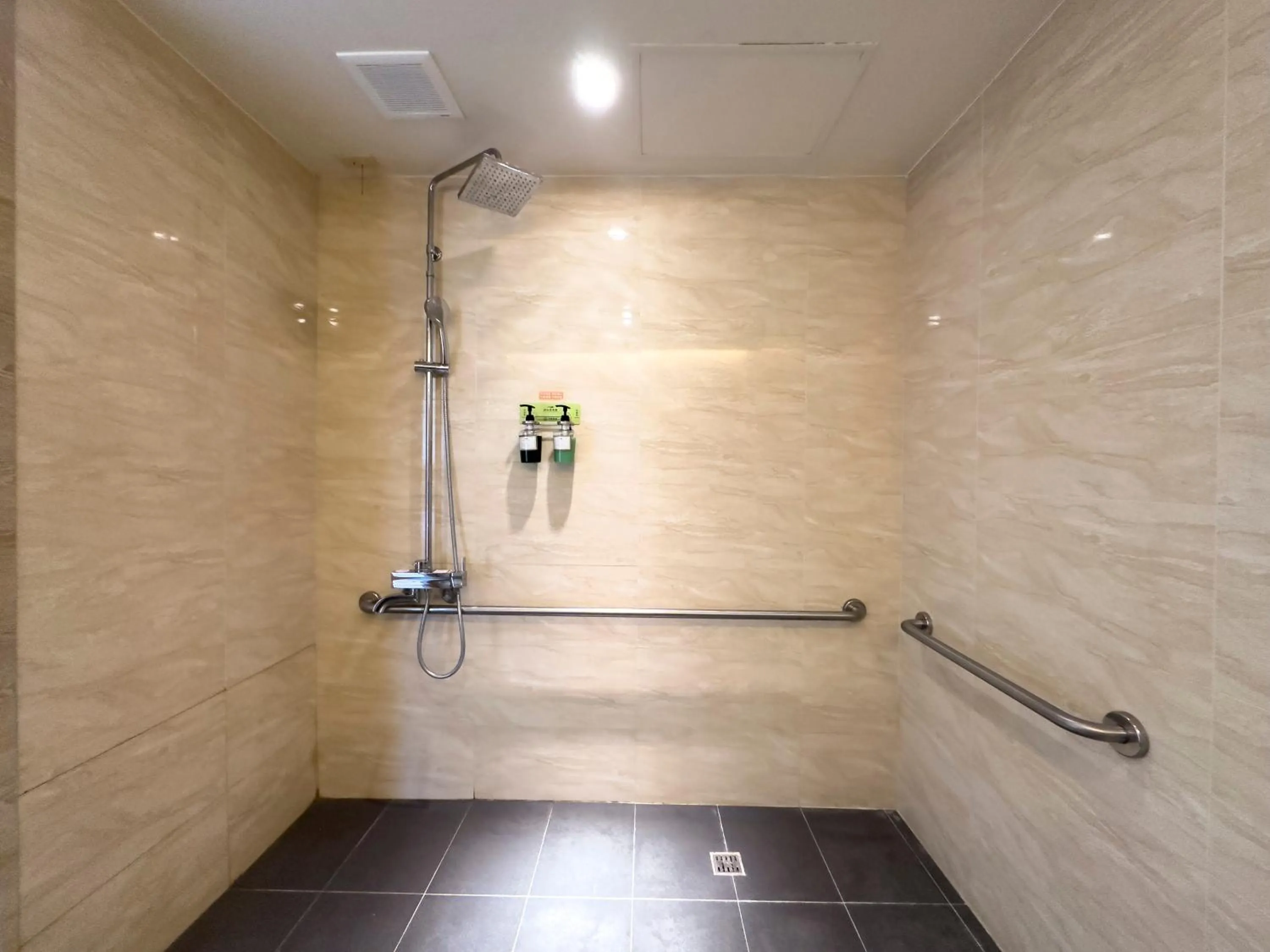 Shower in Naruwan Galaxy Place