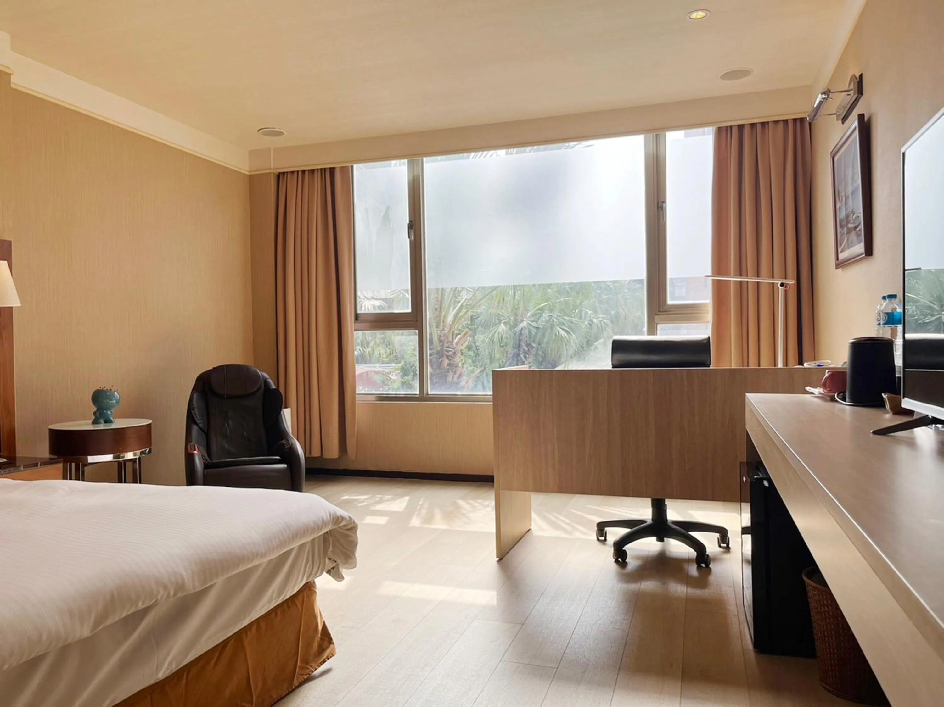 Photo of the whole room, Bed in Gueylin Hotel