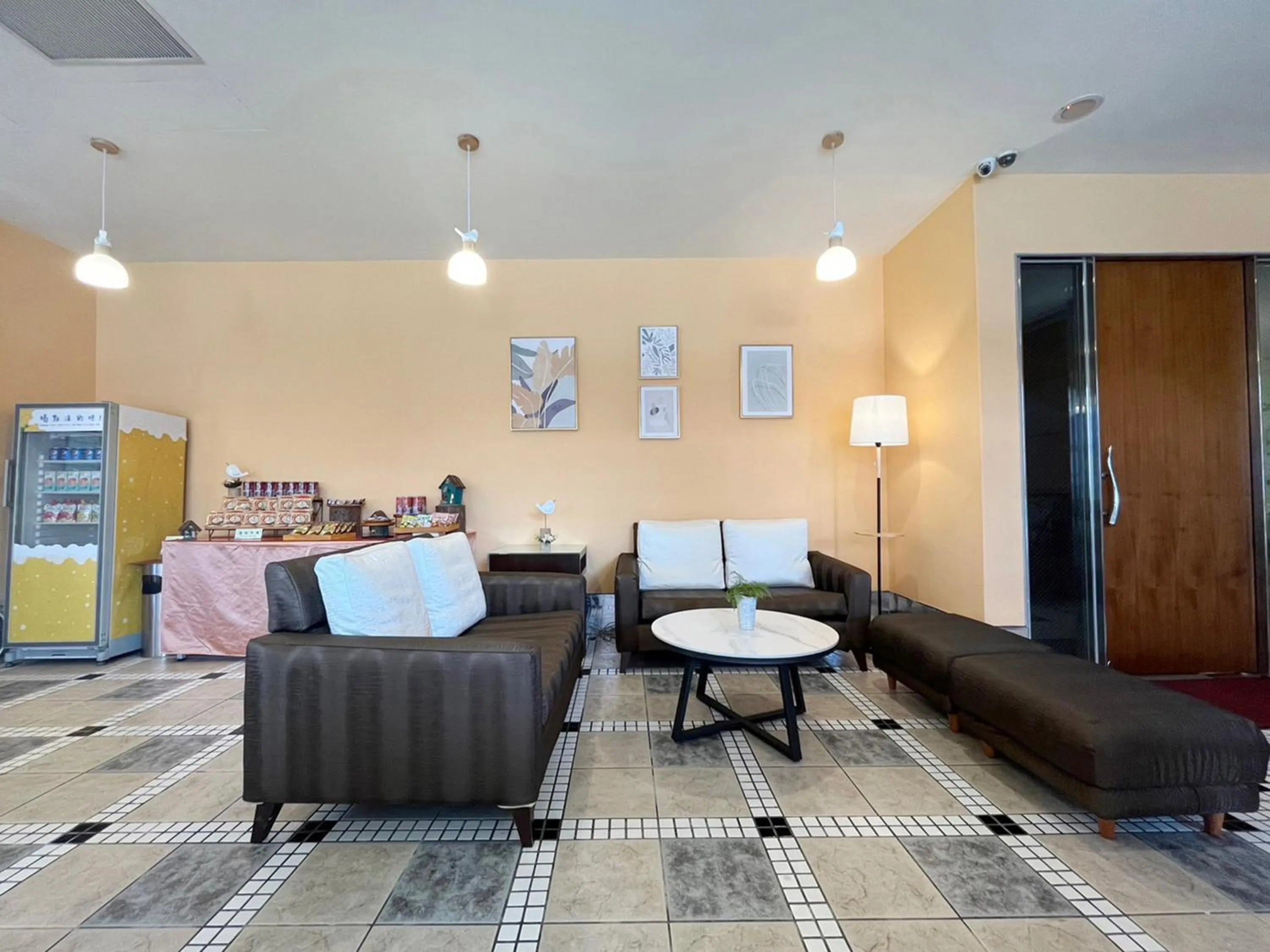 Communal lounge/ TV room in Gueylin Hotel