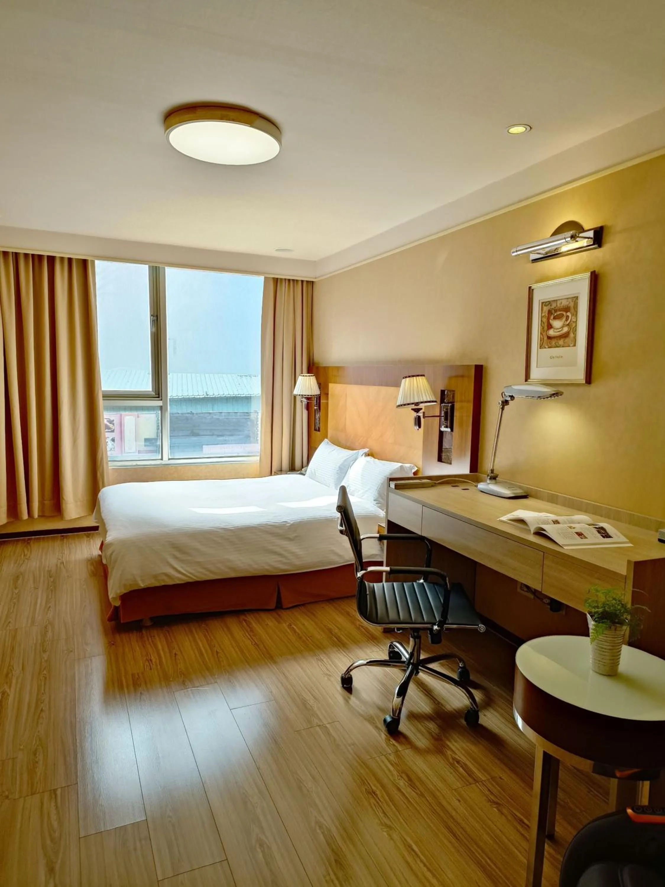 Photo of the whole room, Bed in Gueylin Hotel