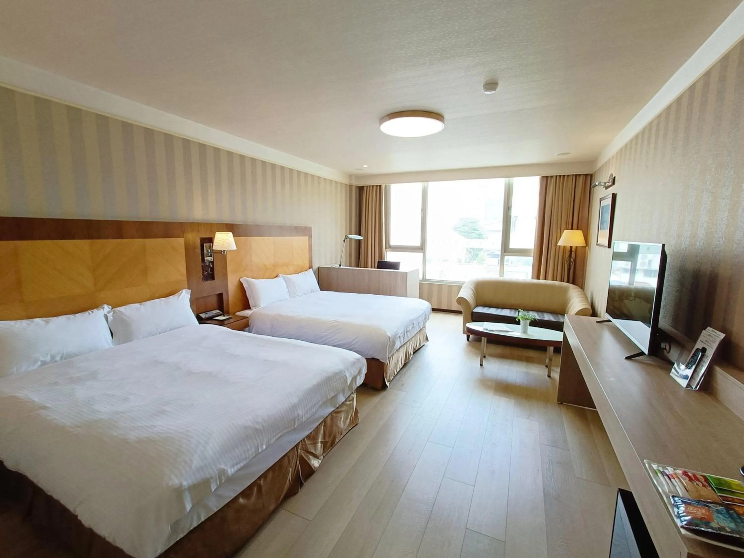 Photo of the whole room, Bed in Gueylin Hotel