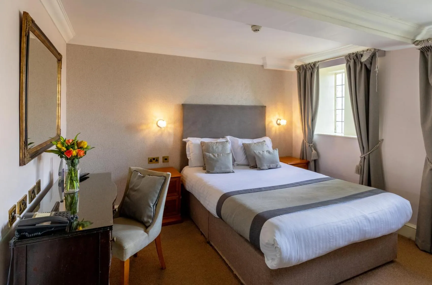 Bedroom, Bed in Hazlewood Castle & Spa