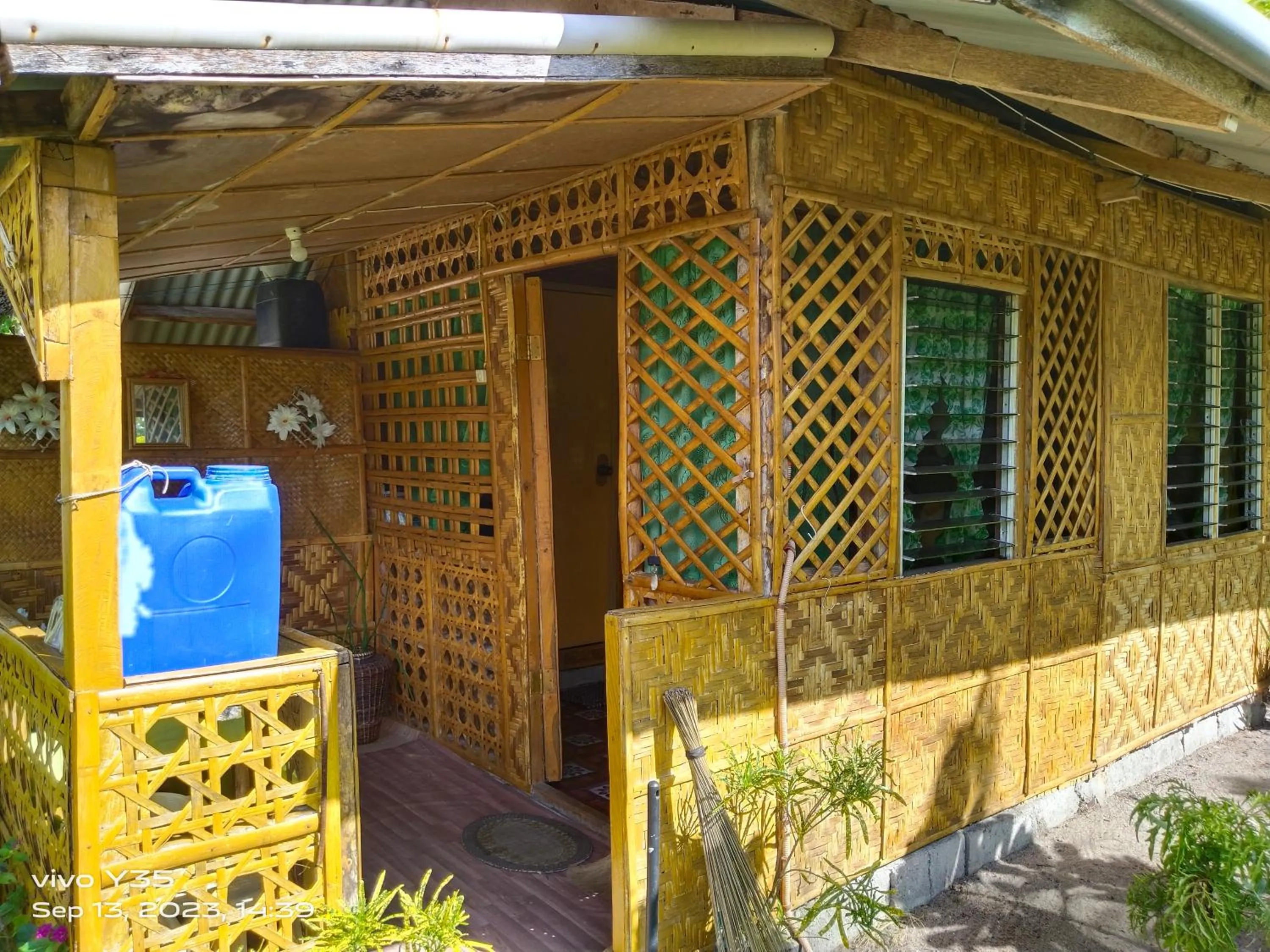 Shirley's Cottage - Pamilacan Island