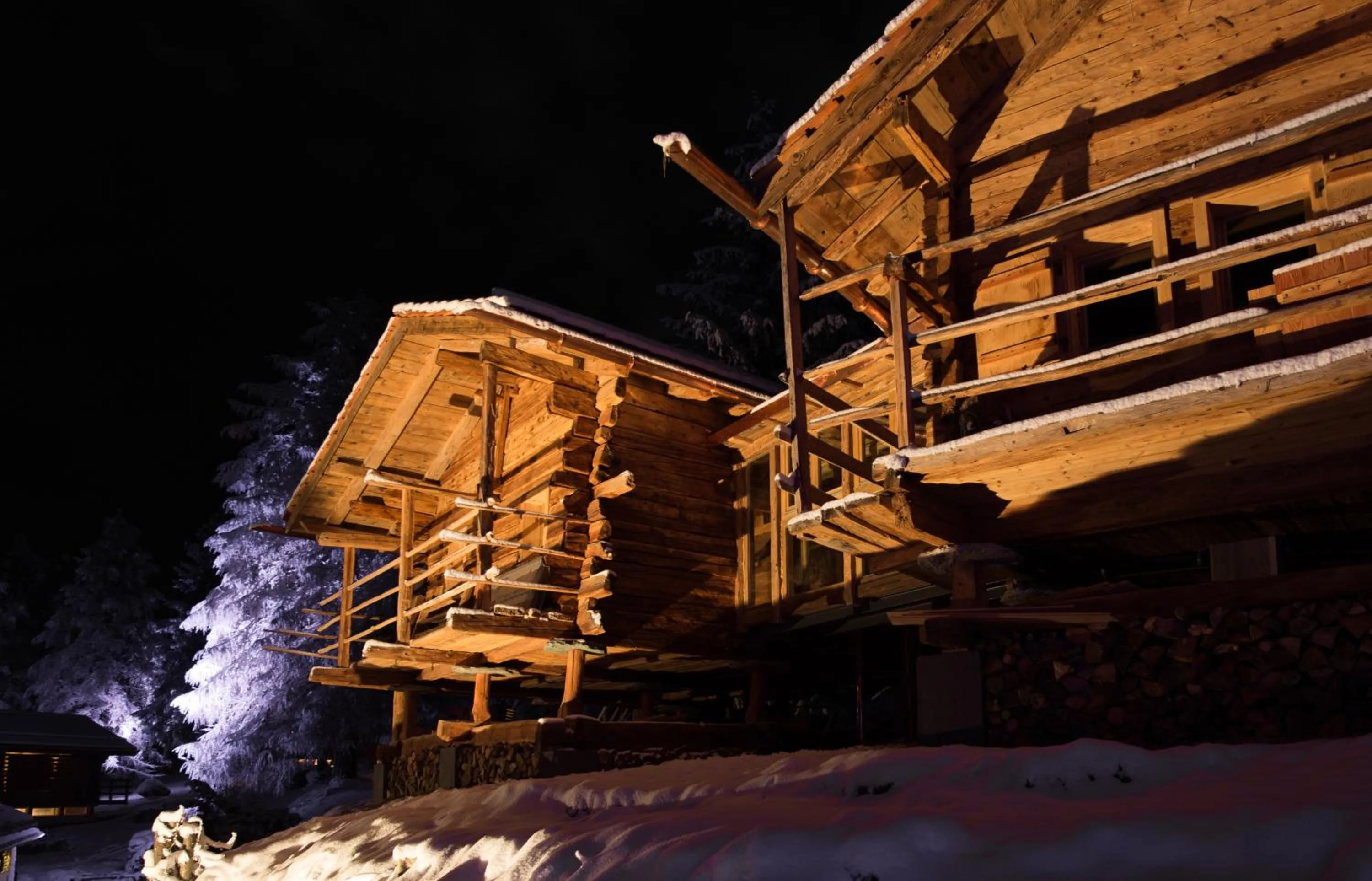 Facade/entrance in Les Mazots de la Source & Spa