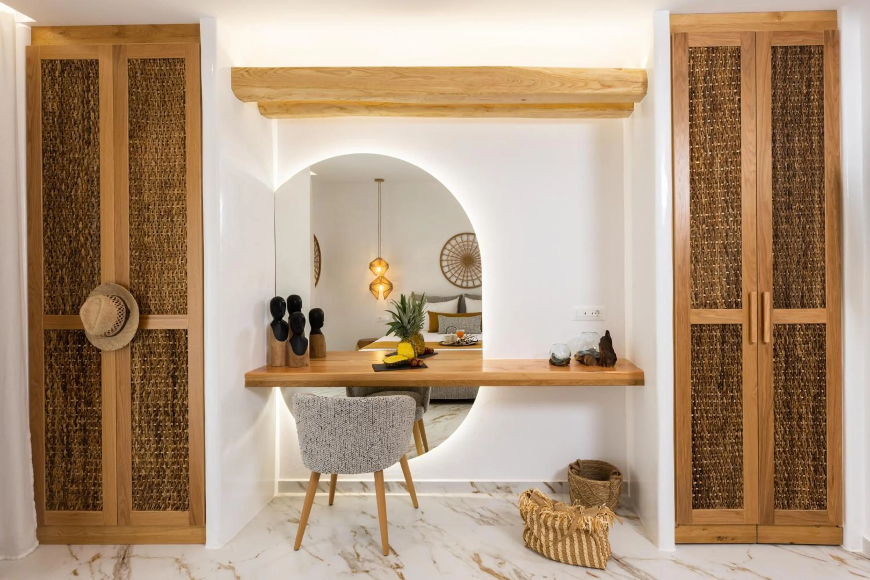 Decorative detail in Ktima Lino