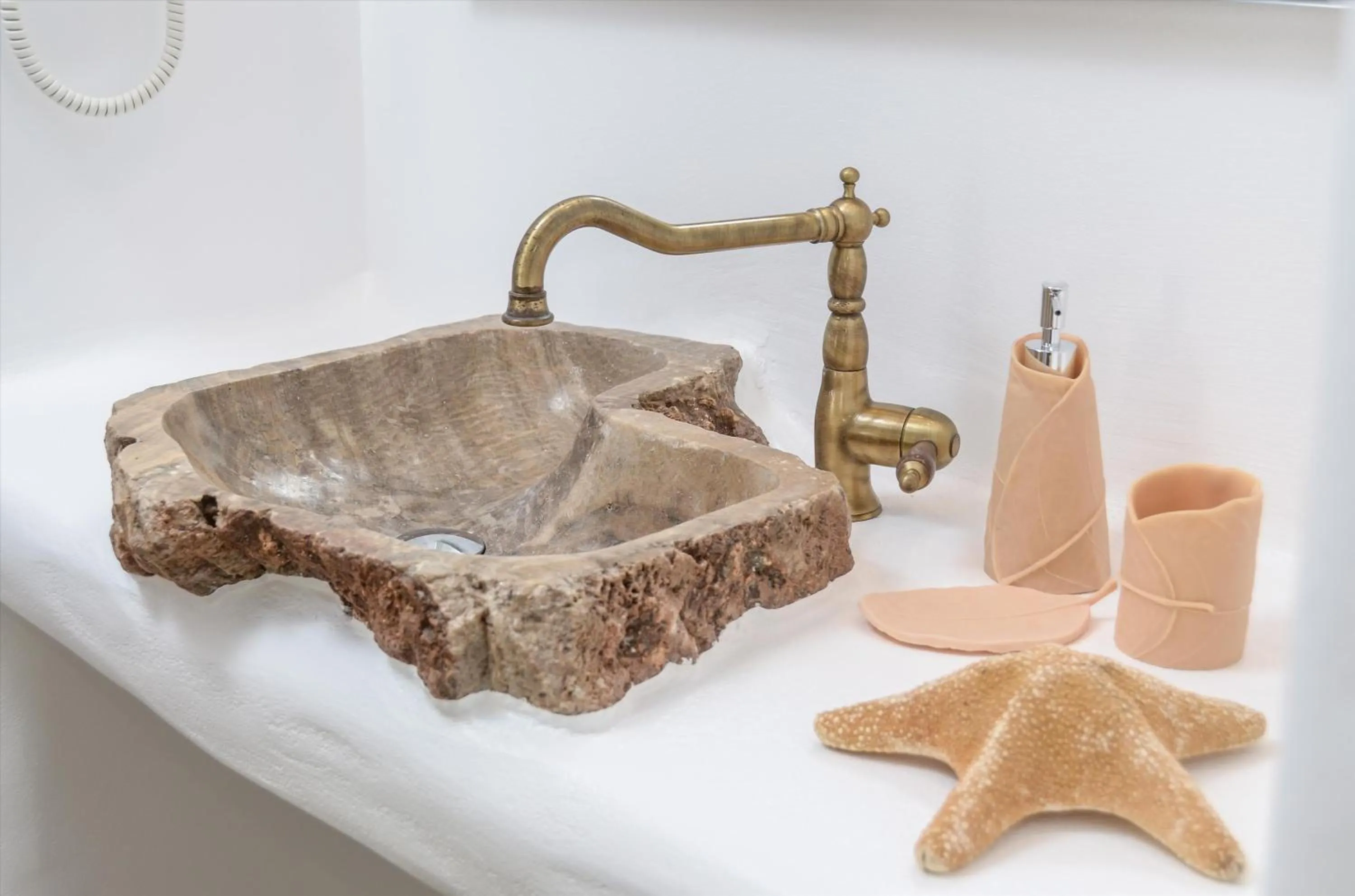 Area and facilities in Ktima Lino