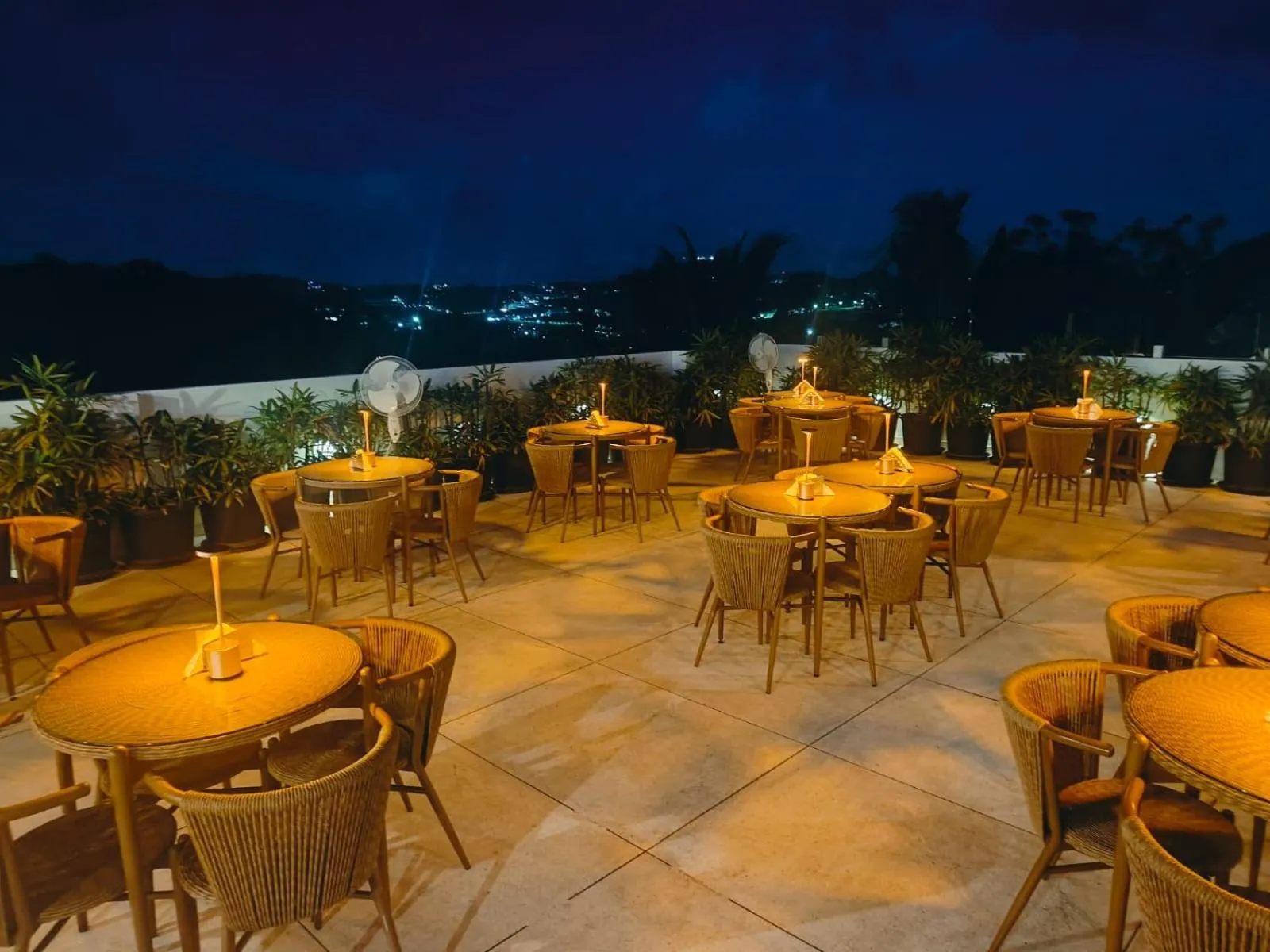 Lounge or bar in Sea Shell Coral Cove