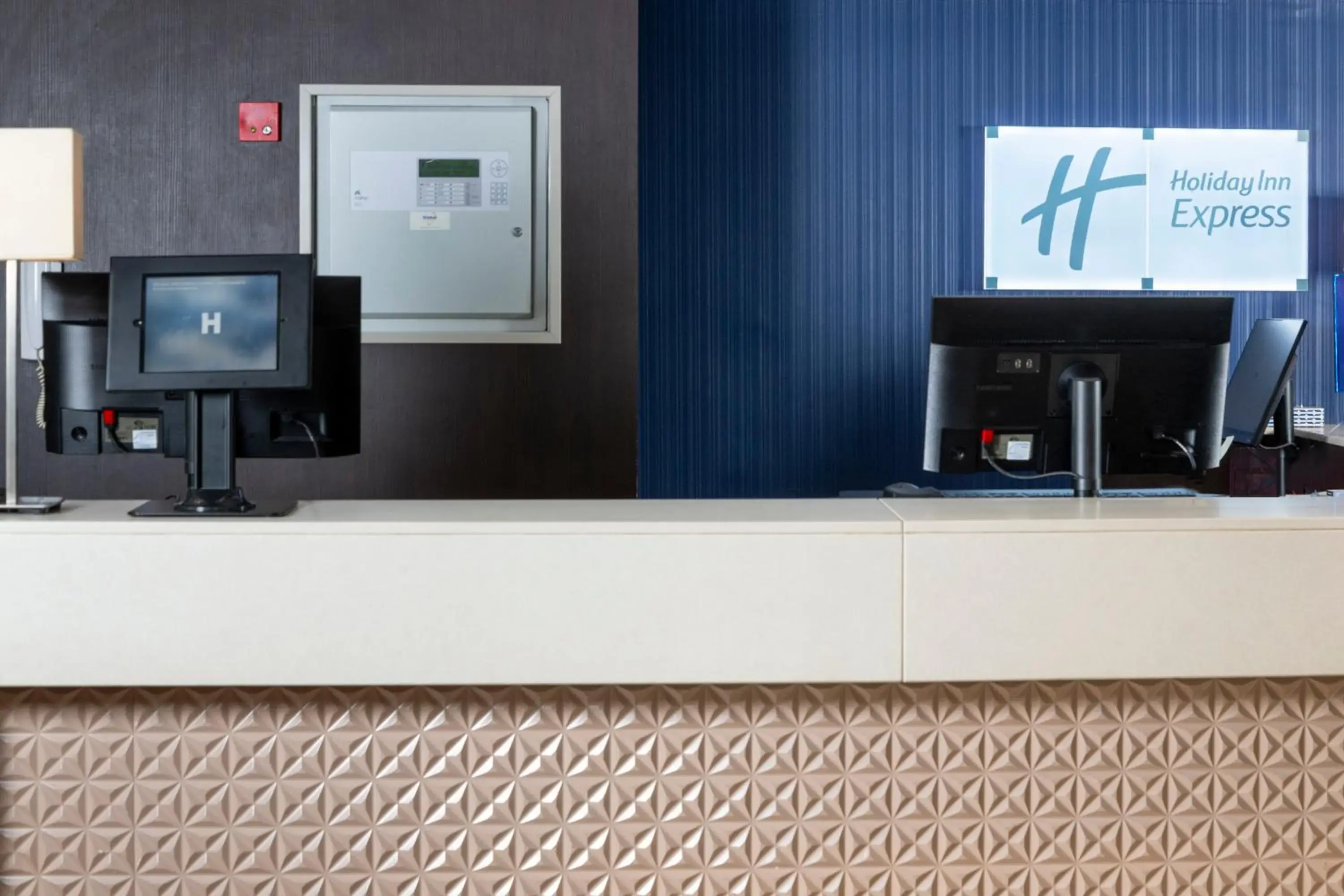 Lobby or reception in Holiday Inn Express London - Wandsworth by IHG Lobby or reception in Holiday Inn Express London - Wandsworth by IHG
