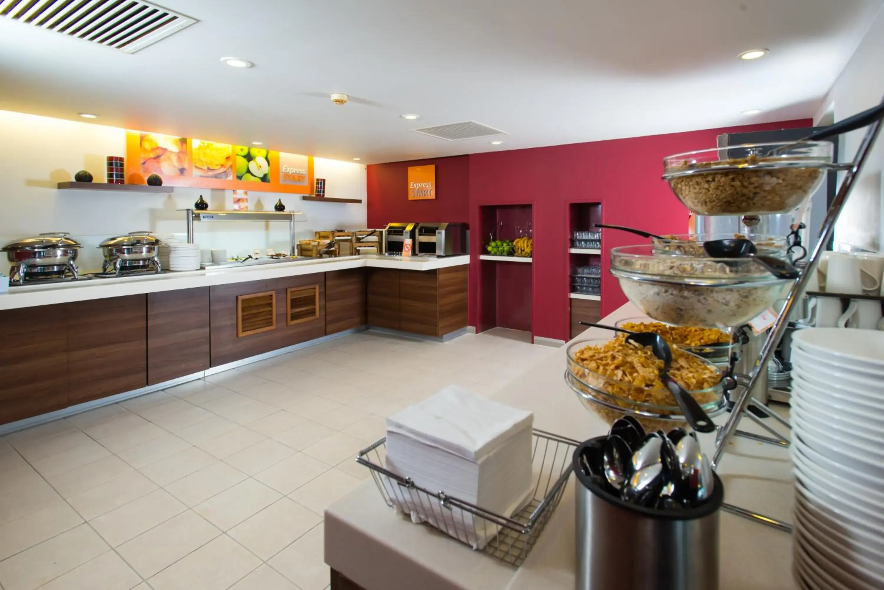 Breakfast in Holiday Inn Express Leeds City Centre by IHG Breakfast in Holiday Inn Express Leeds City Centre by IHG