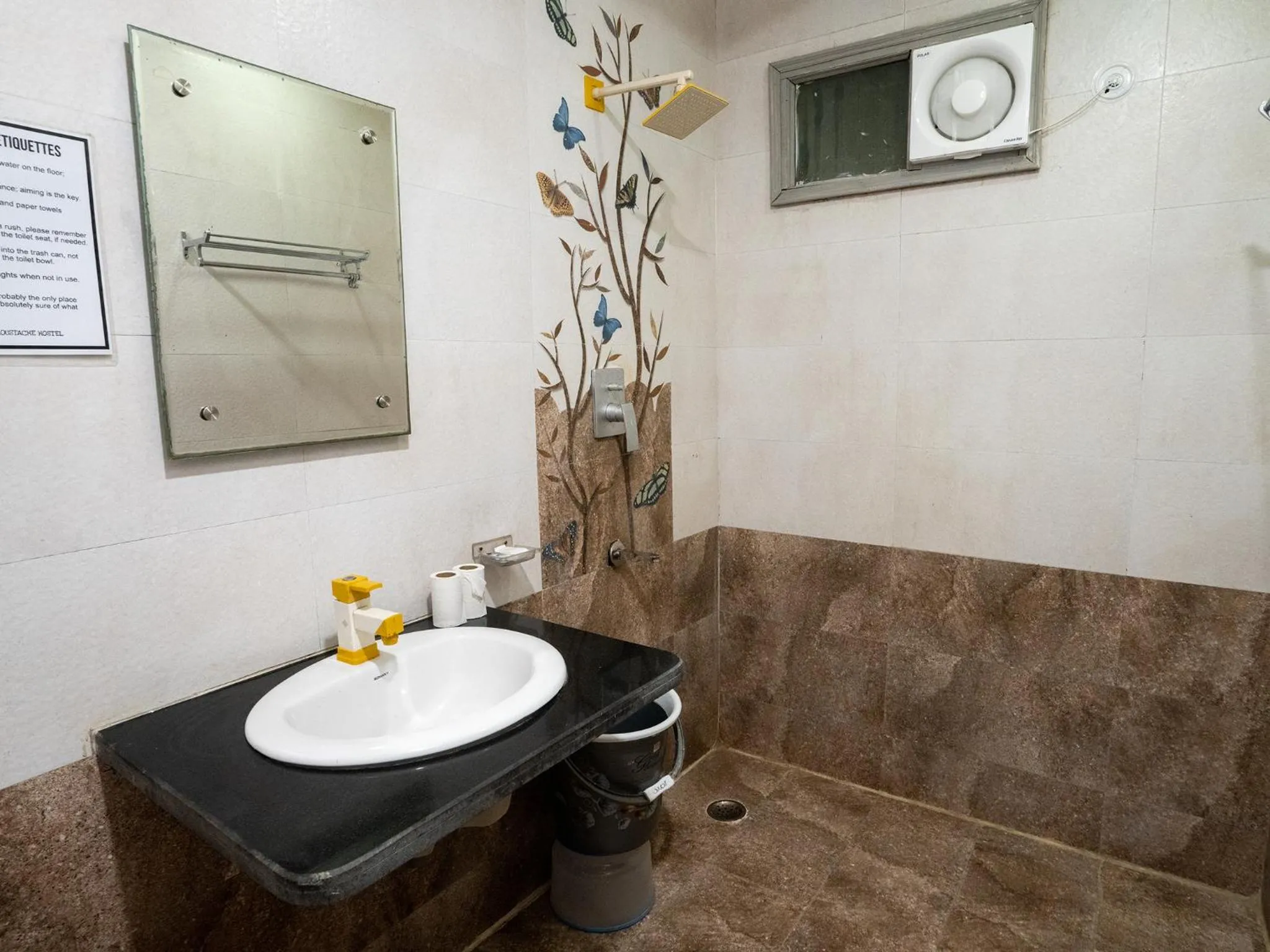 Bathroom in Moustache Agra