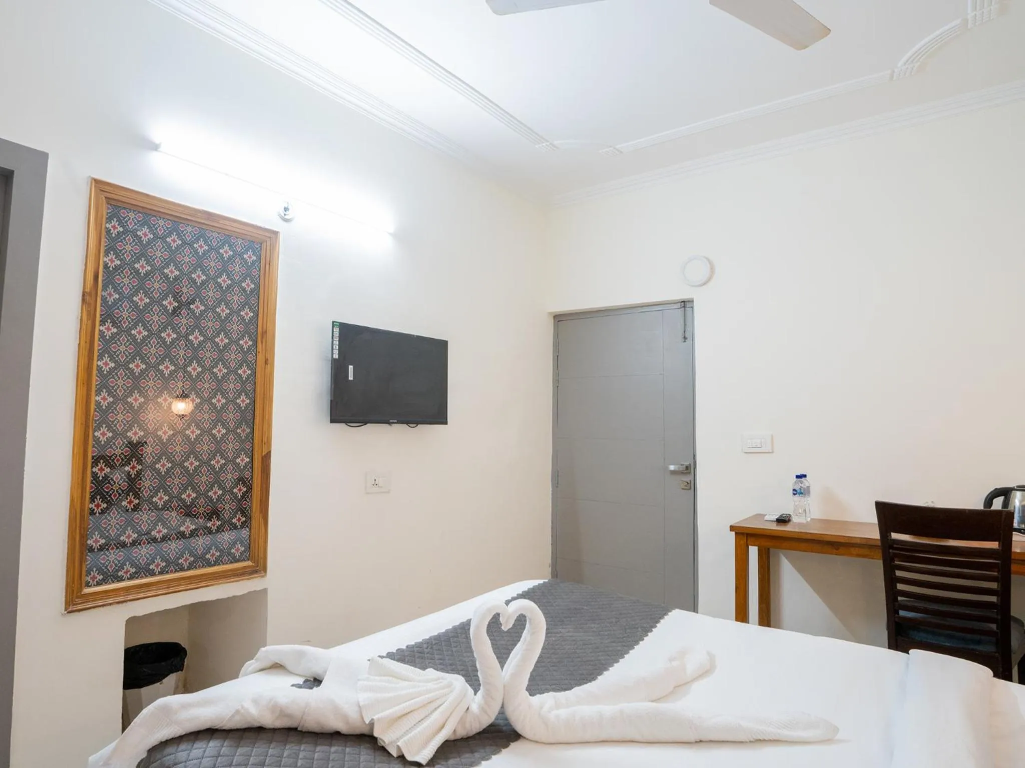 Photo of the whole room in Moustache Agra