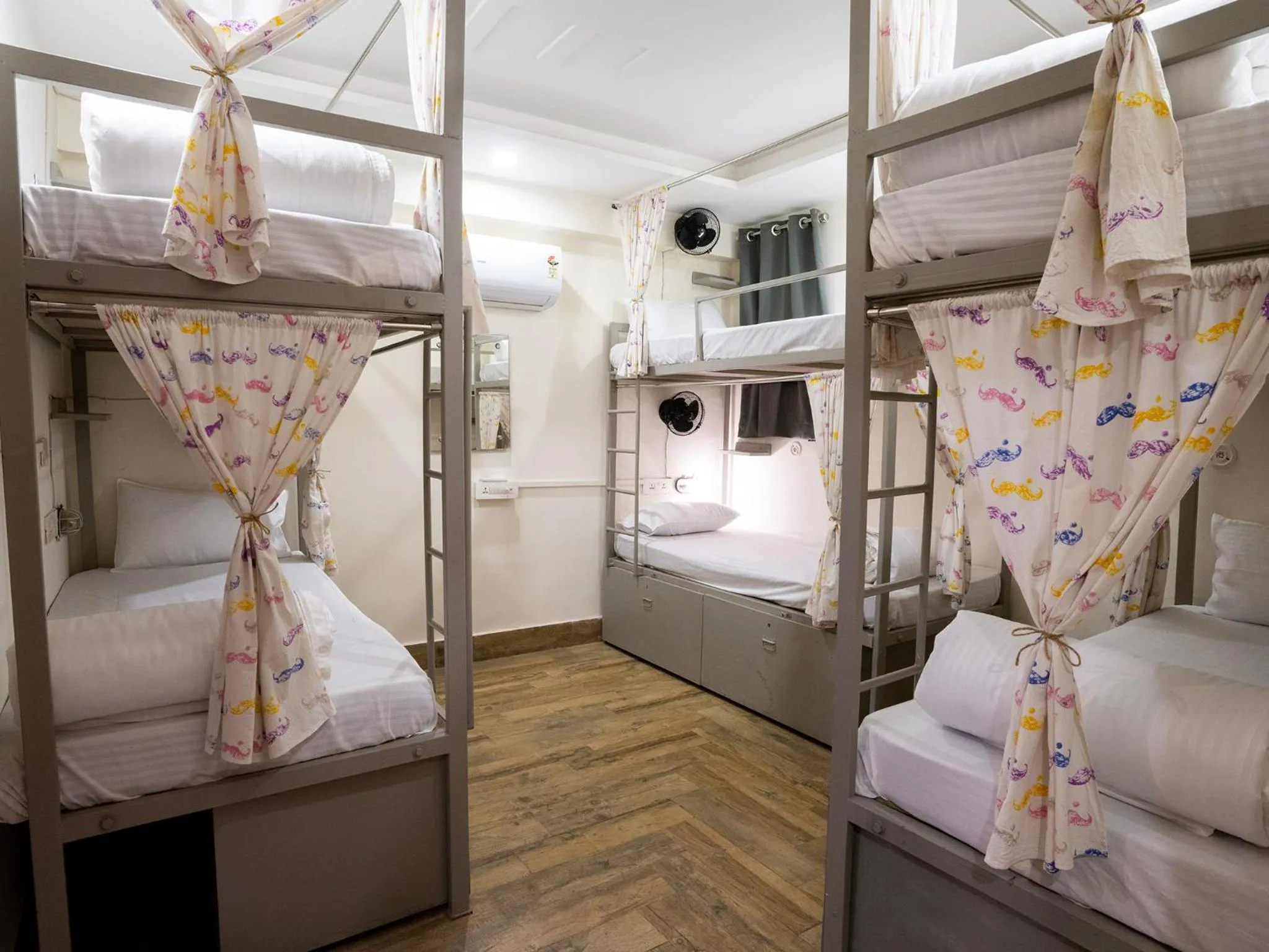 bunk bed in Moustache Agra