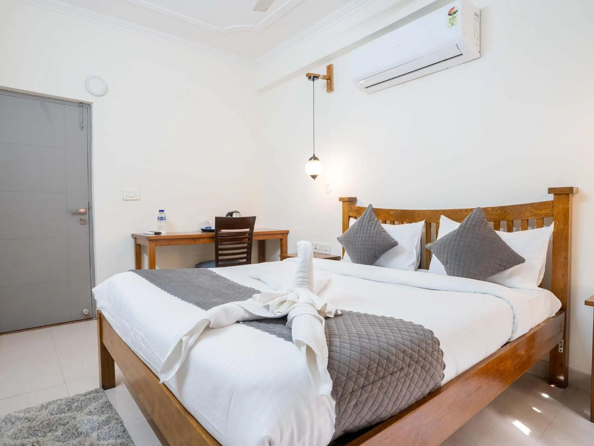 Photo of the whole room in Moustache Agra