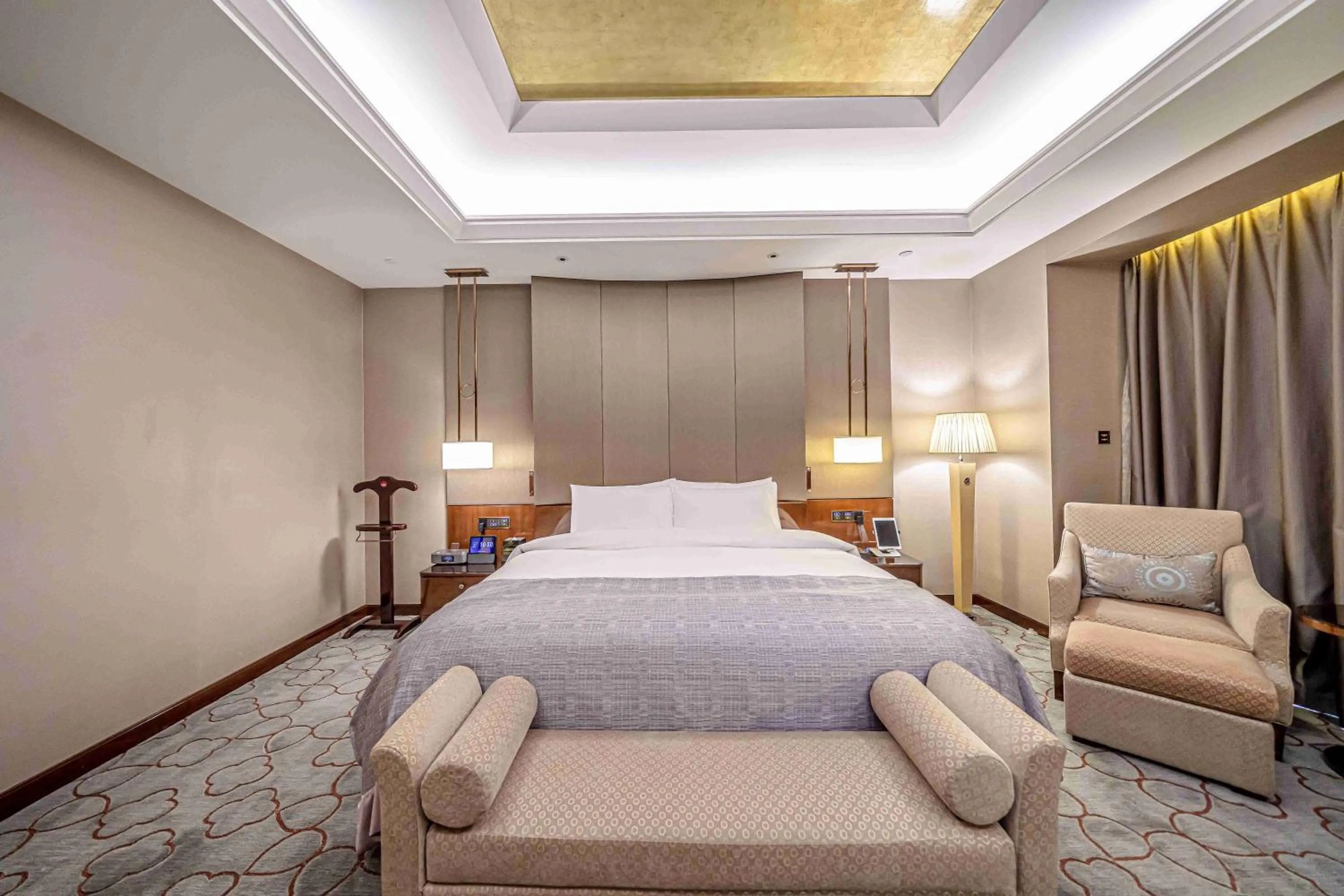 Bed in Zhaolin Grand Hotel