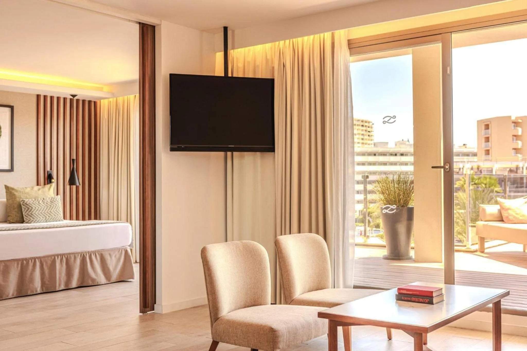 Photo of the whole room, Bed in Zafiro Palace Palmanova