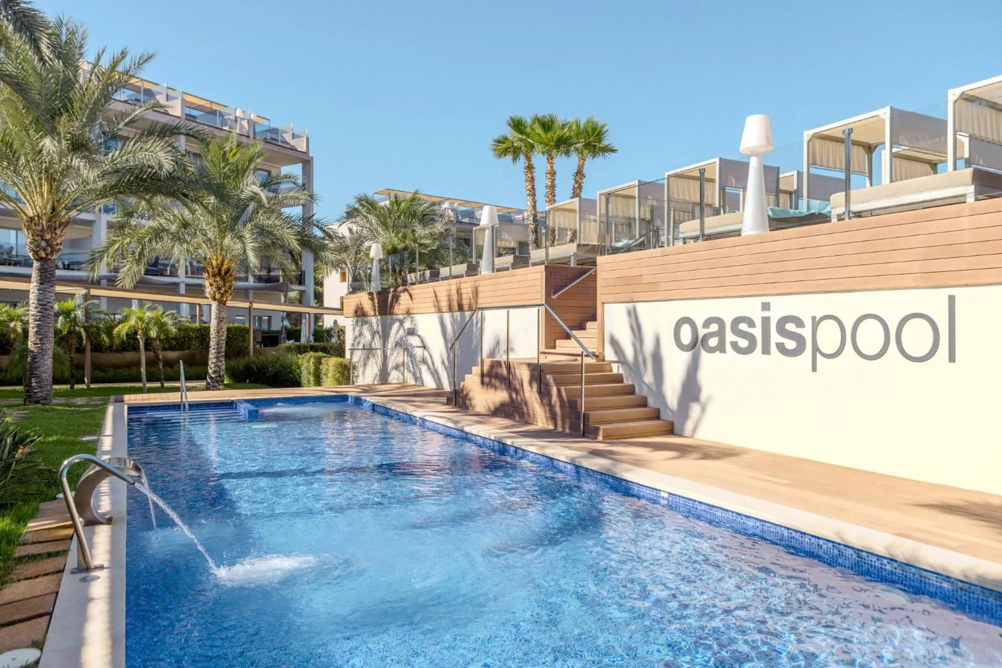 Swimming pool in Zafiro Palace Palmanova