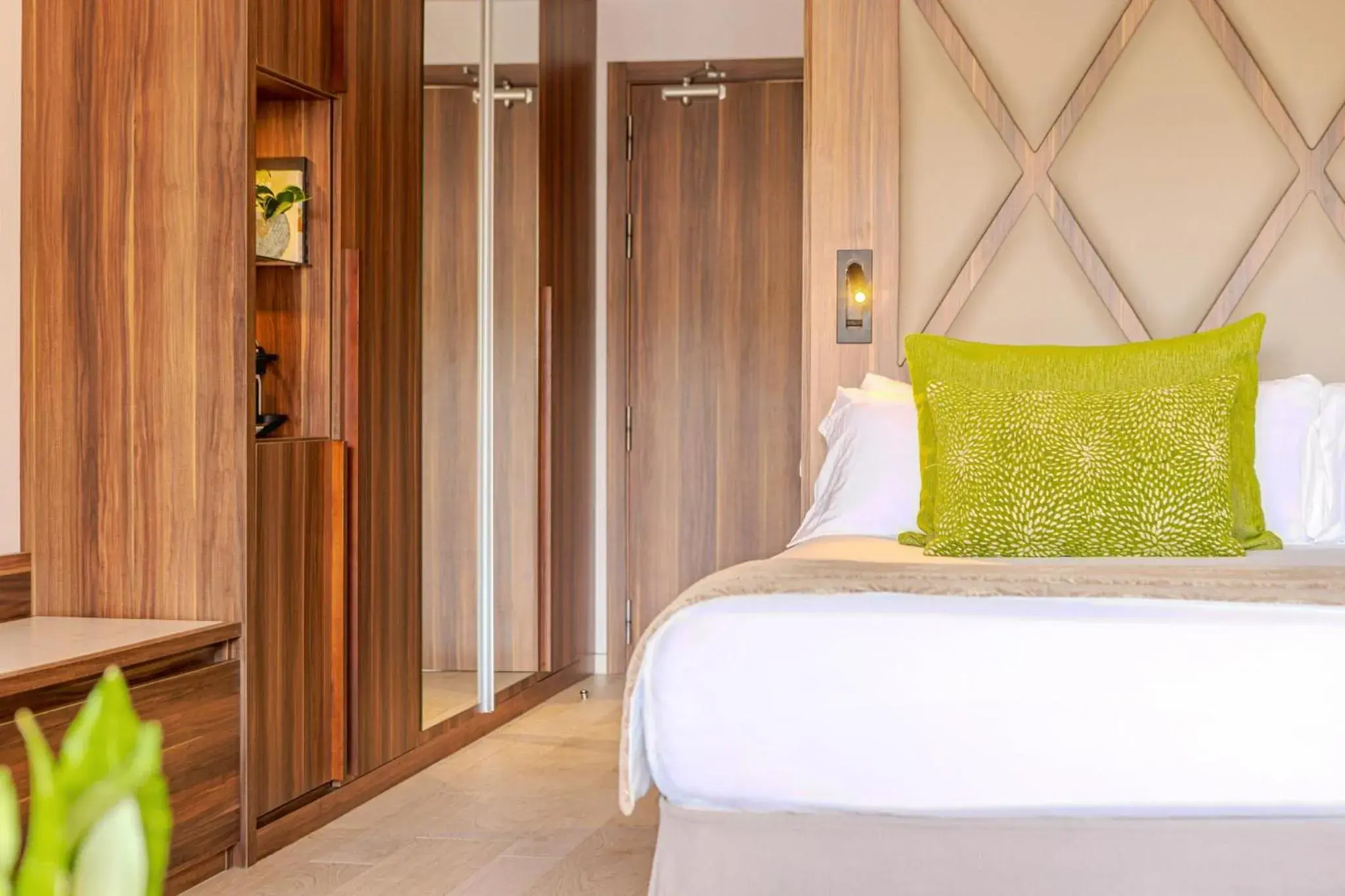 Photo of the whole room, Bed in Zafiro Palace Palmanova Photo of the whole room, Bed in Zafiro Palace Palmanova