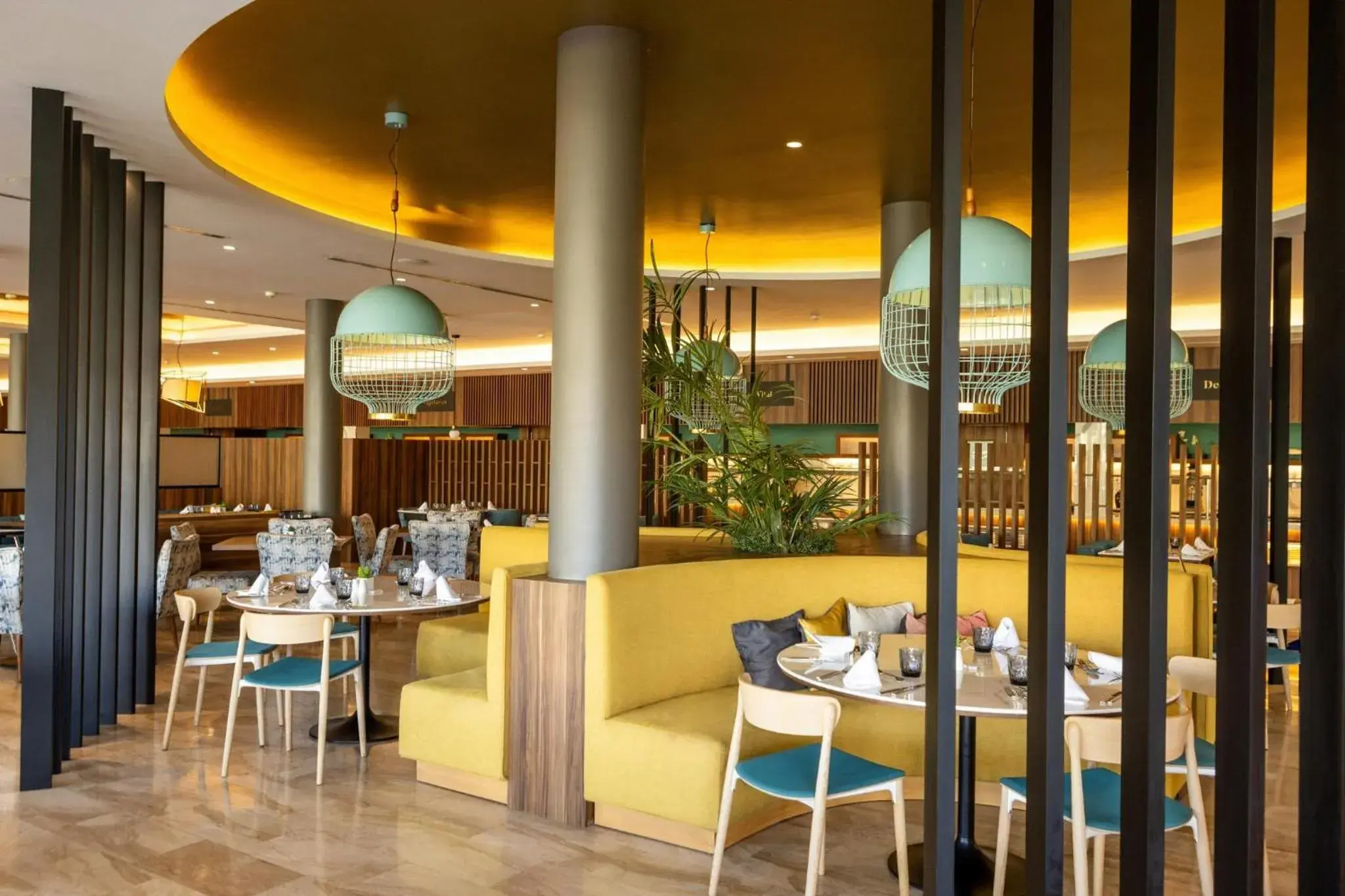 Restaurant/places to eat in Zafiro Palace Palmanova Restaurant/places to eat in Zafiro Palace Palmanova