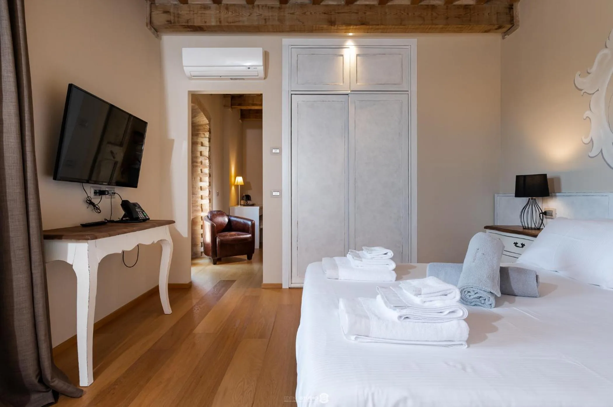 Bed in Villa Anitori Prestige Relais & Spa