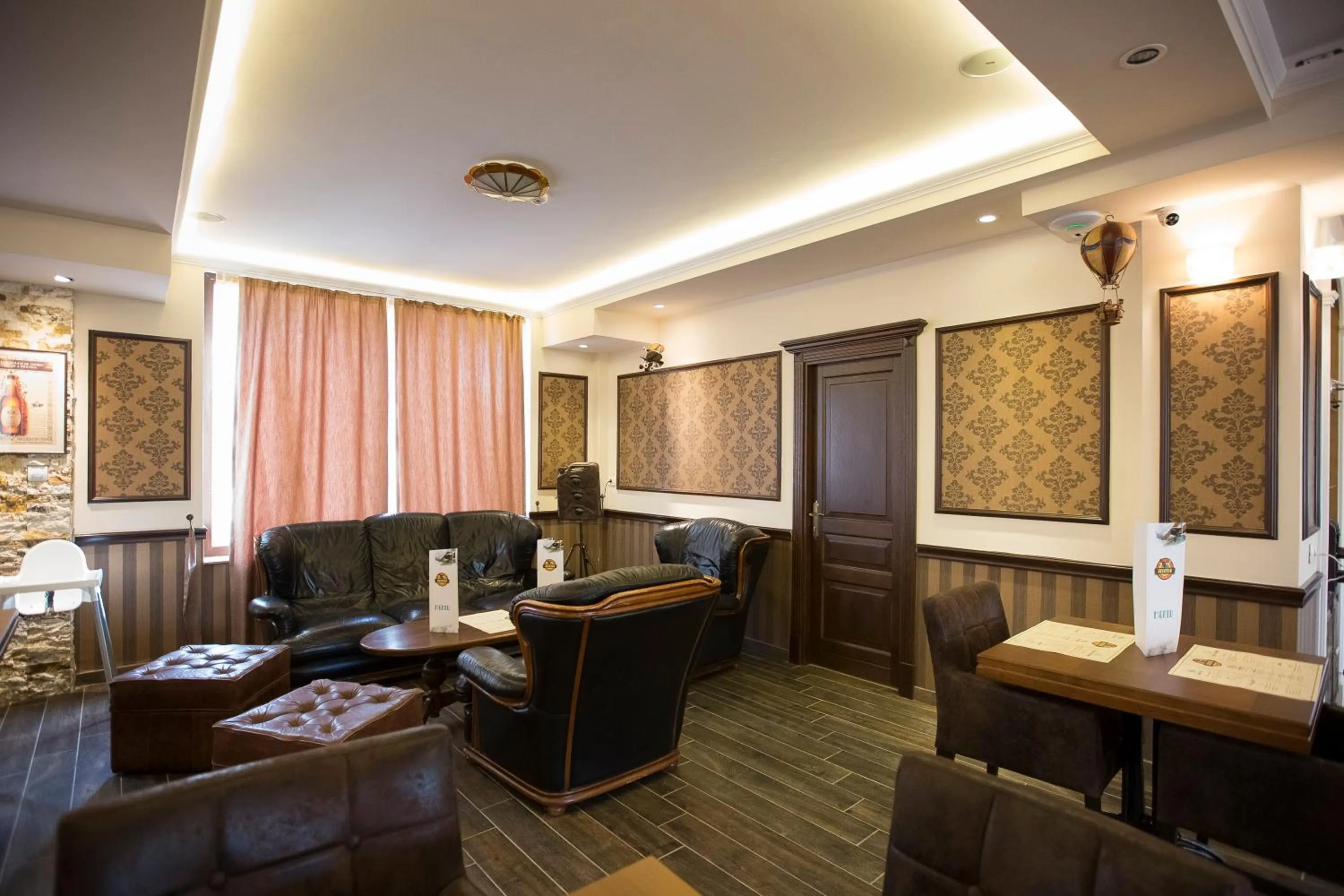 Lounge or bar in Hotel Aviator Boutique