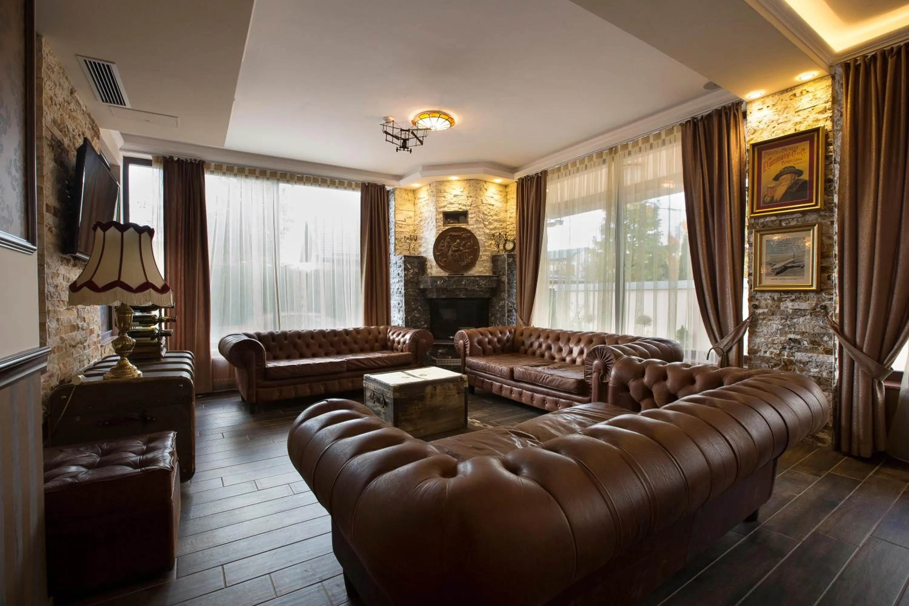 Restaurant/places to eat in Hotel Aviator Boutique