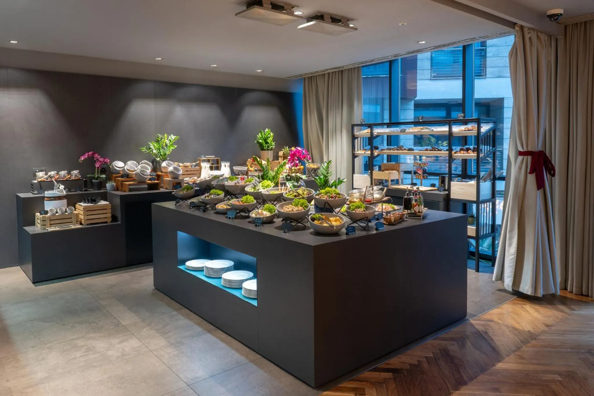 Restaurant/places to eat in Crowne Plaza Podgorica by IHG