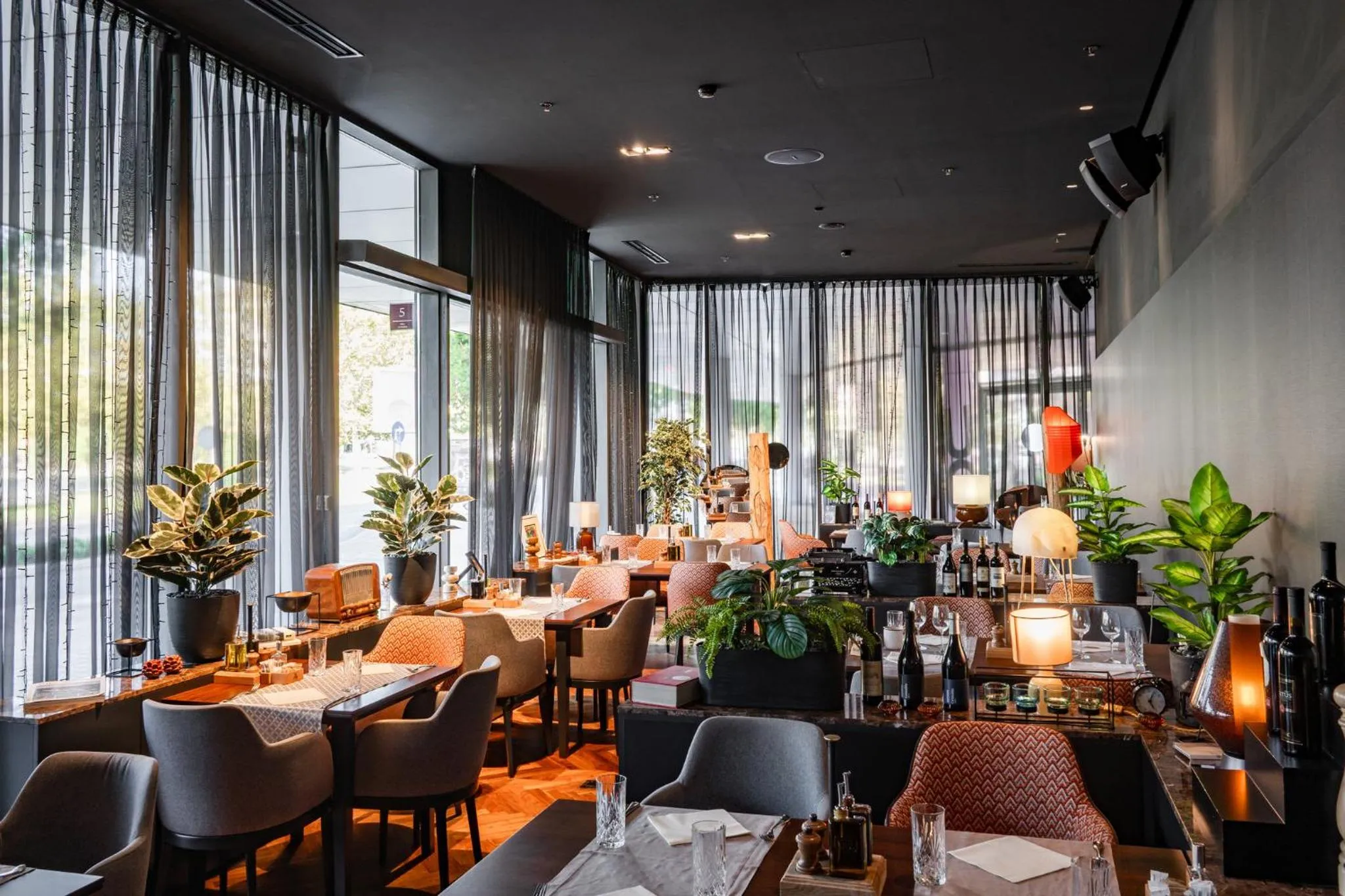 Restaurant/places to eat in Crowne Plaza Podgorica by IHG