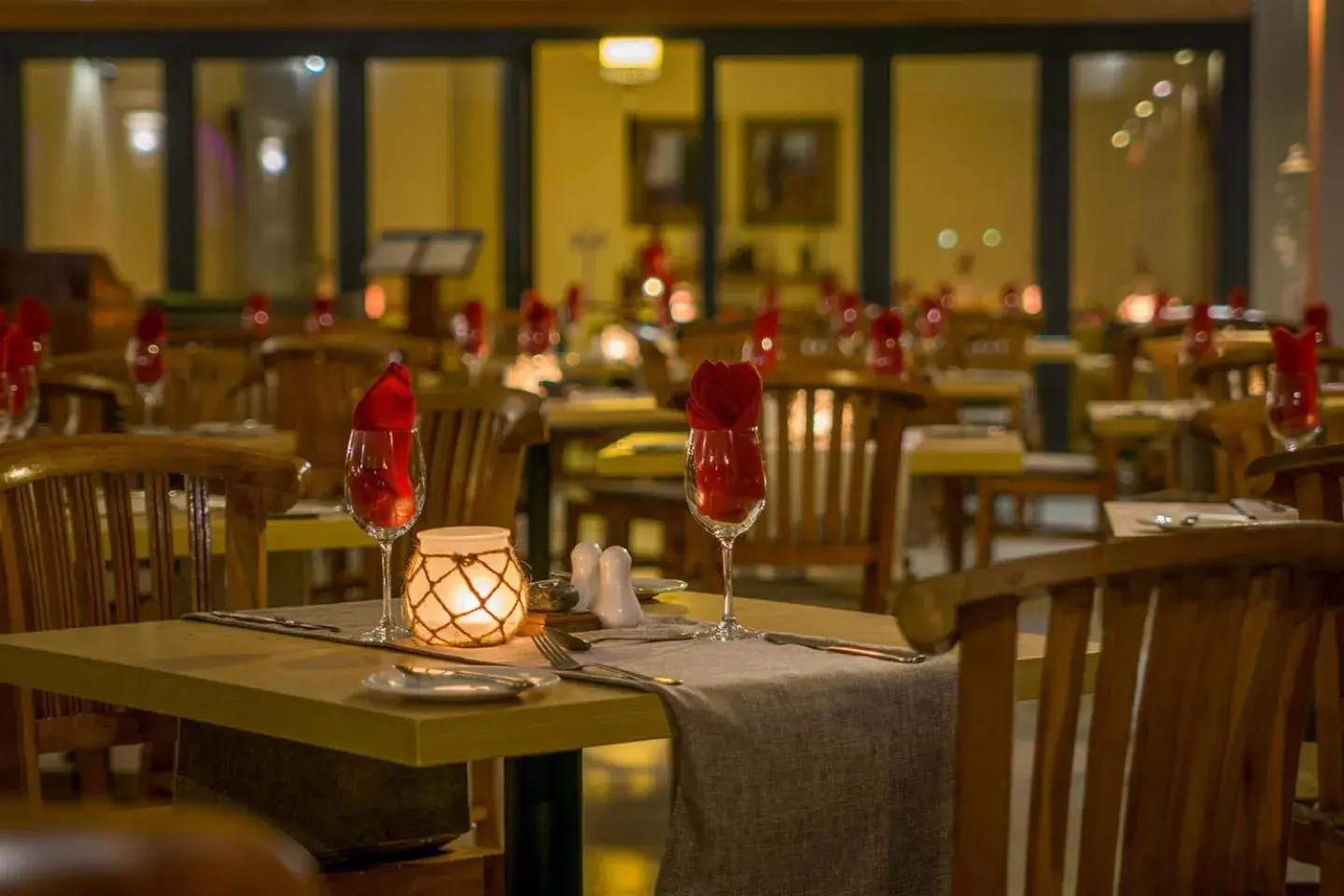 Restaurant/places to eat in Le Peninsula Bay Beach Resort & Spa Restaurant/places to eat in Le Peninsula Bay Beach Resort & Spa