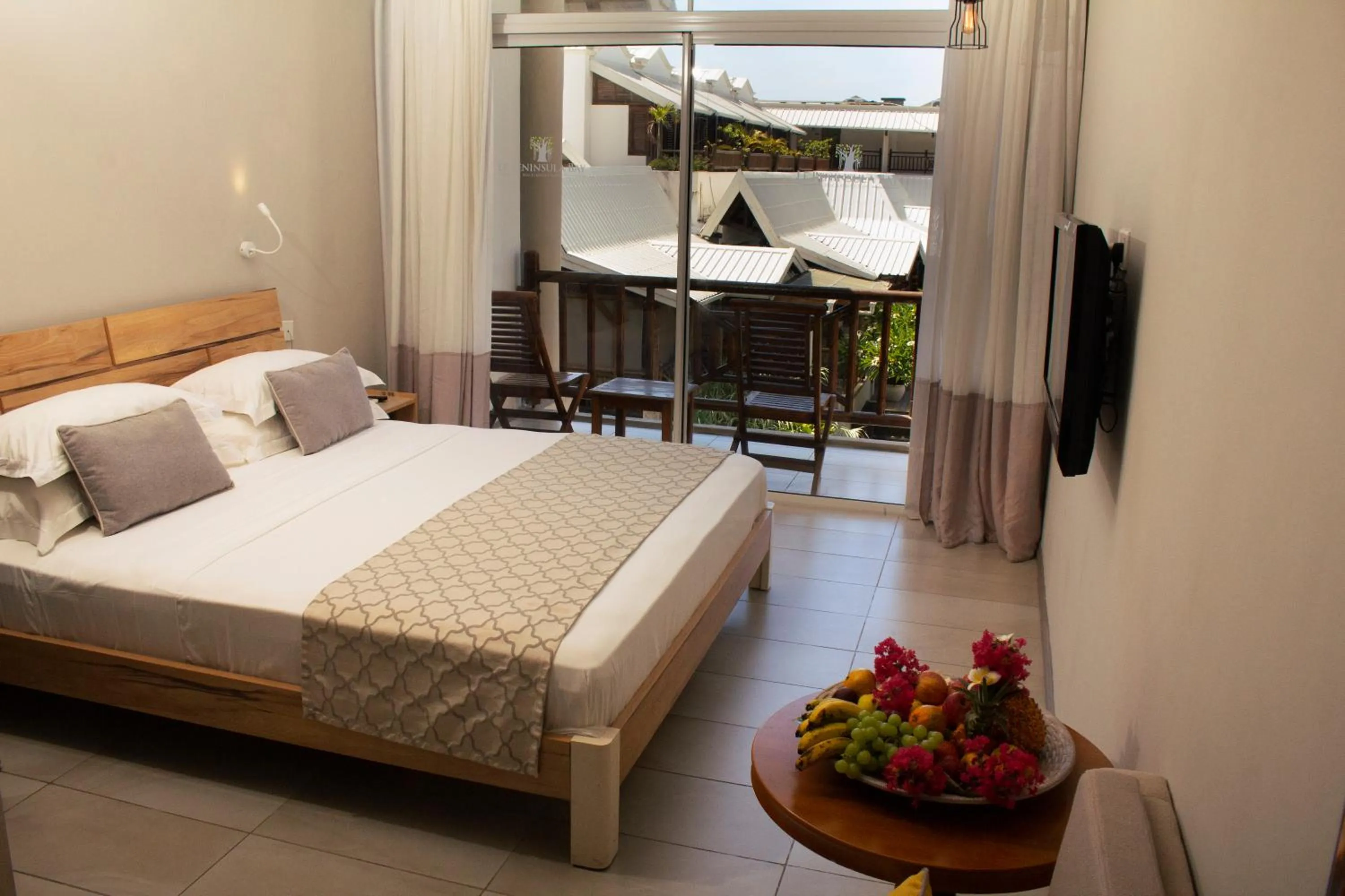 Bedroom, Bed in Le Peninsula Bay Beach Resort & Spa