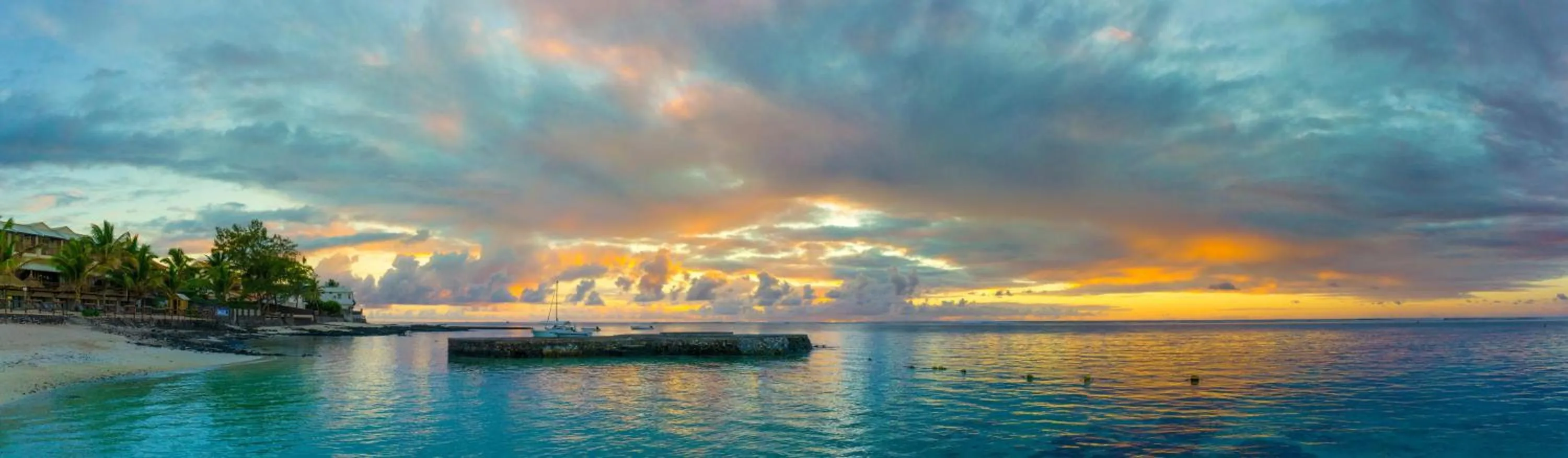 Property building in Le Peninsula Bay Beach Resort & Spa