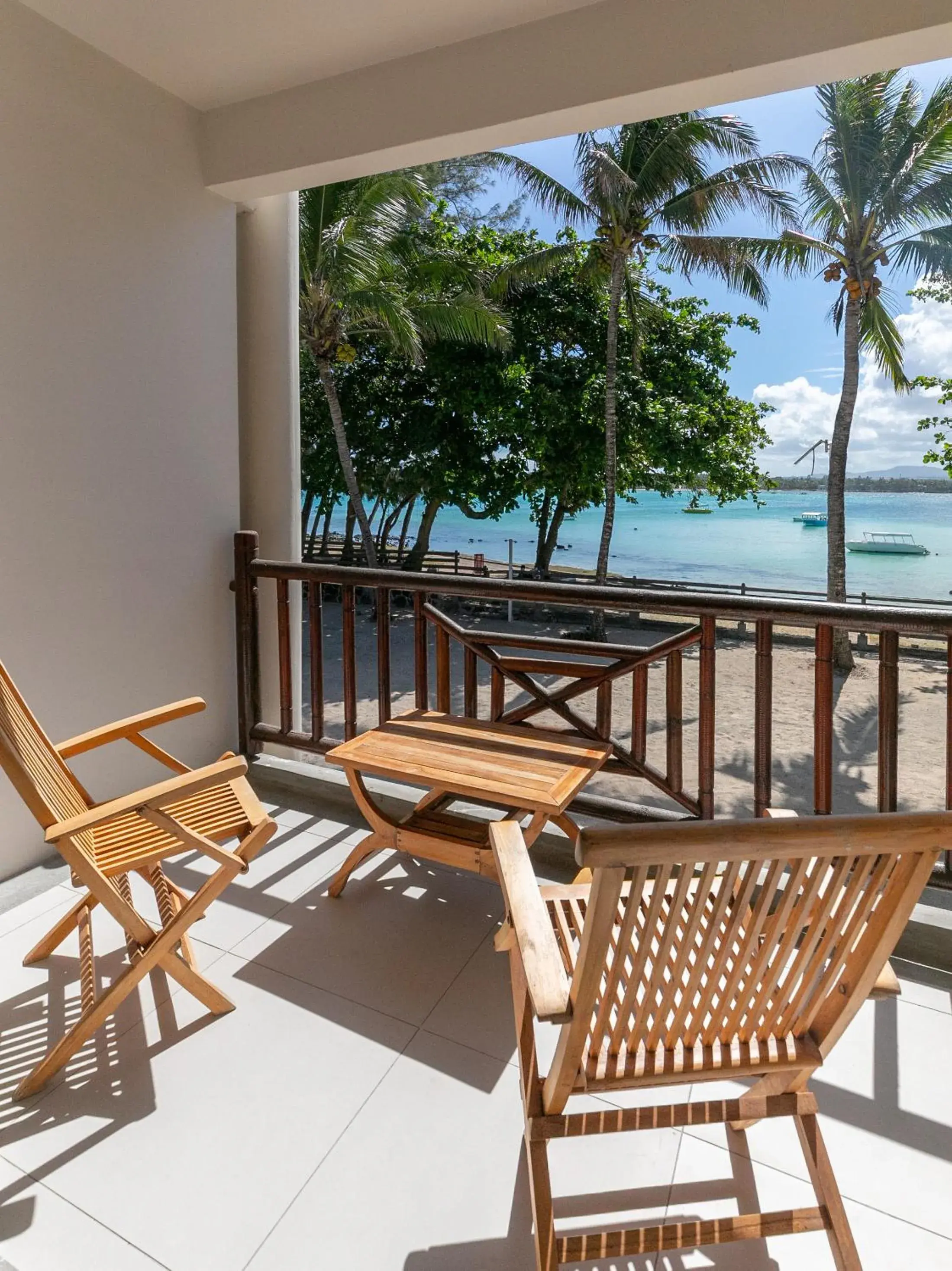 Deluxe Room in Le Peninsula Bay Beach Resort & Spa Deluxe Room in Le Peninsula Bay Beach Resort & Spa