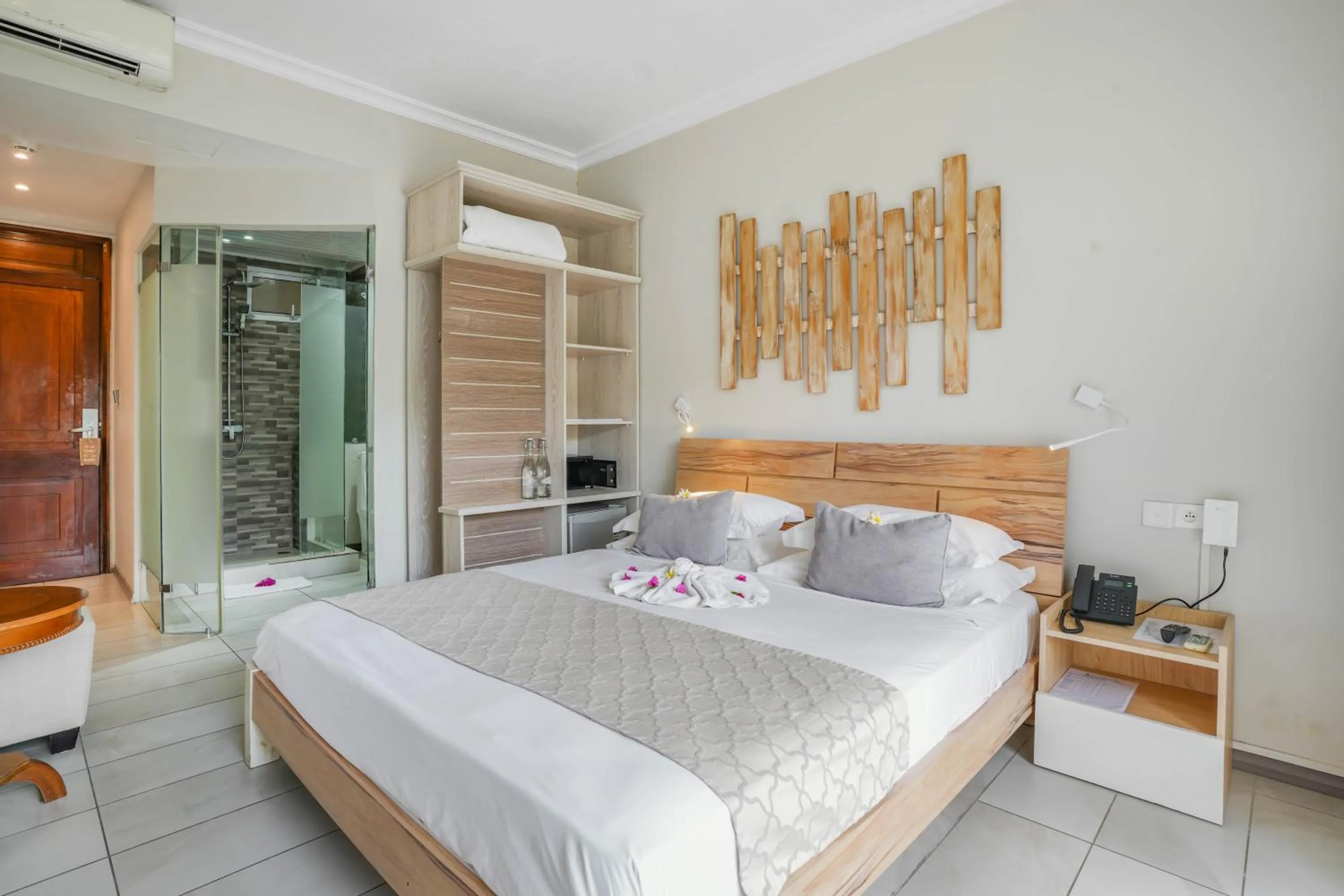 Bed in Le Peninsula Bay Beach Resort & Spa