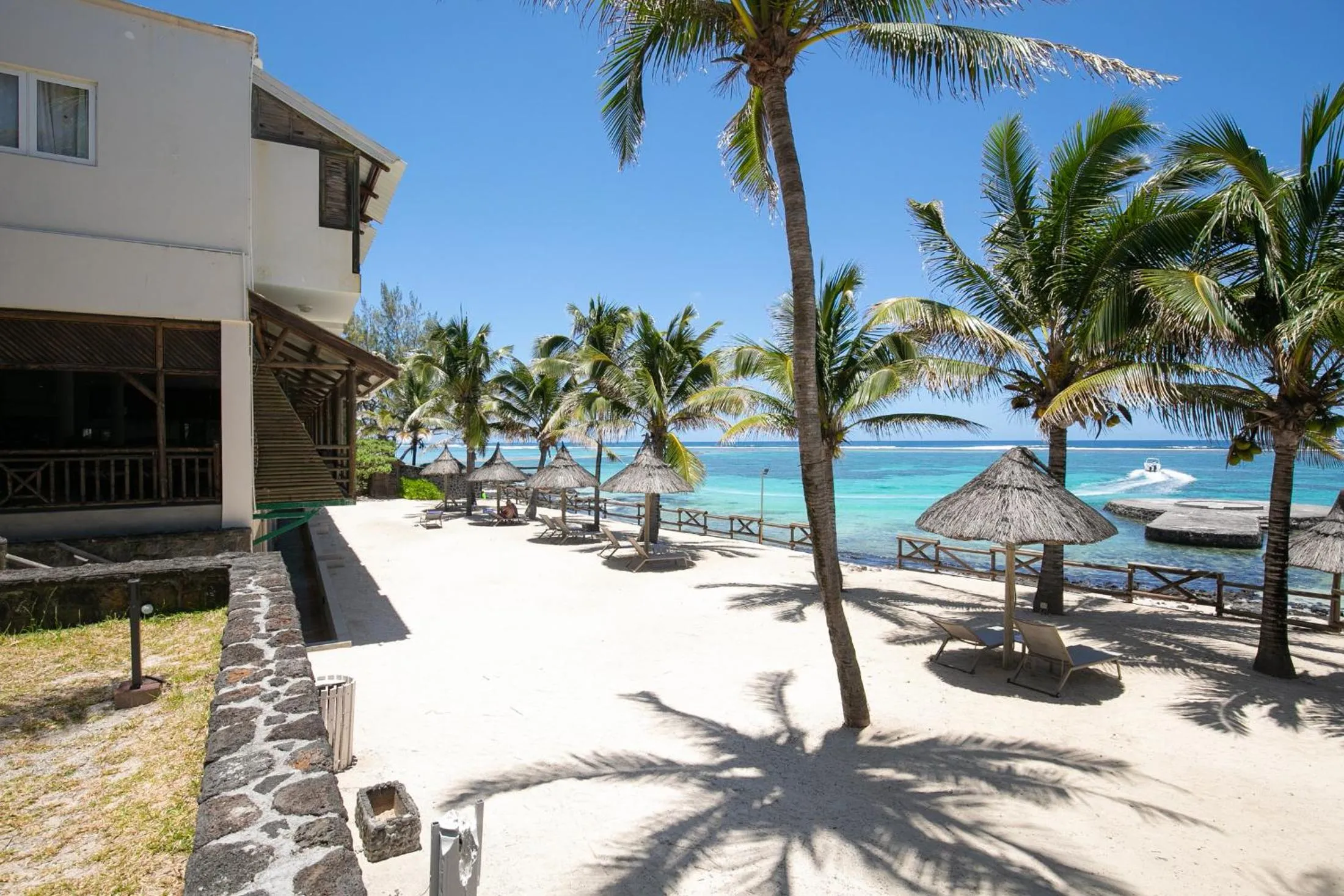 Beach in Le Peninsula Bay Beach Resort & Spa