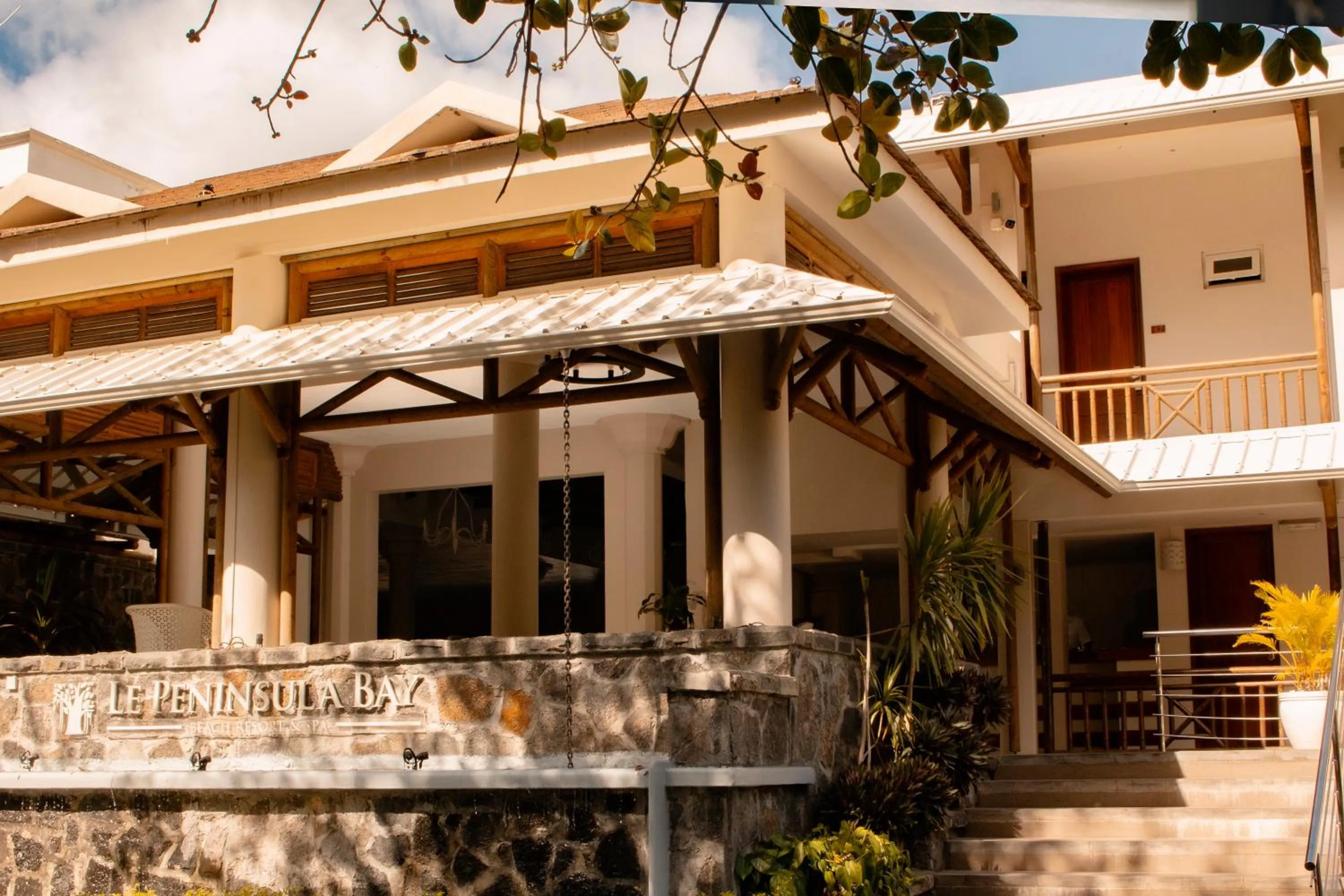 Patio in Le Peninsula Bay Beach Resort & Spa