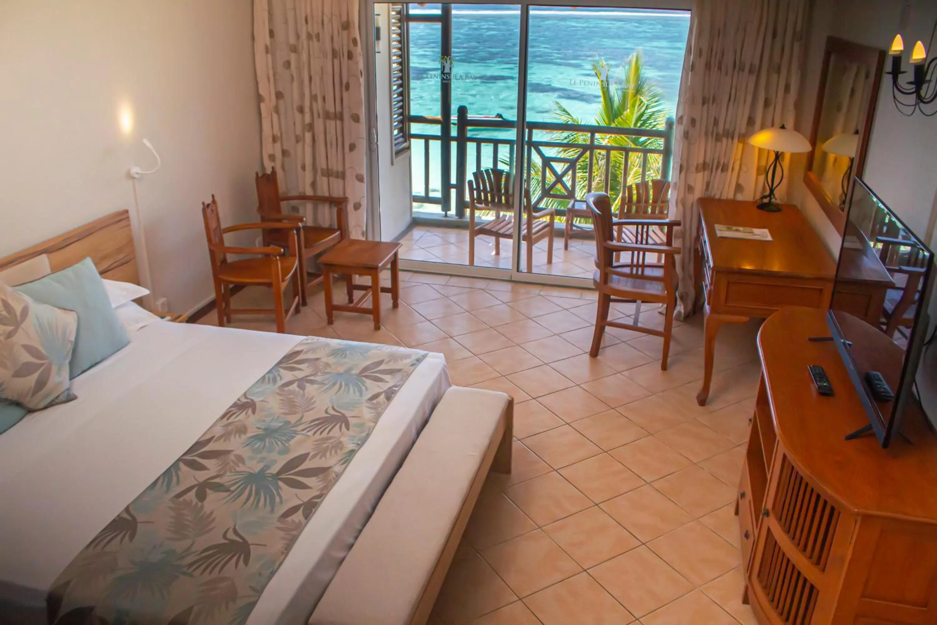 Sea view, Bed in Le Peninsula Bay Beach Resort & Spa