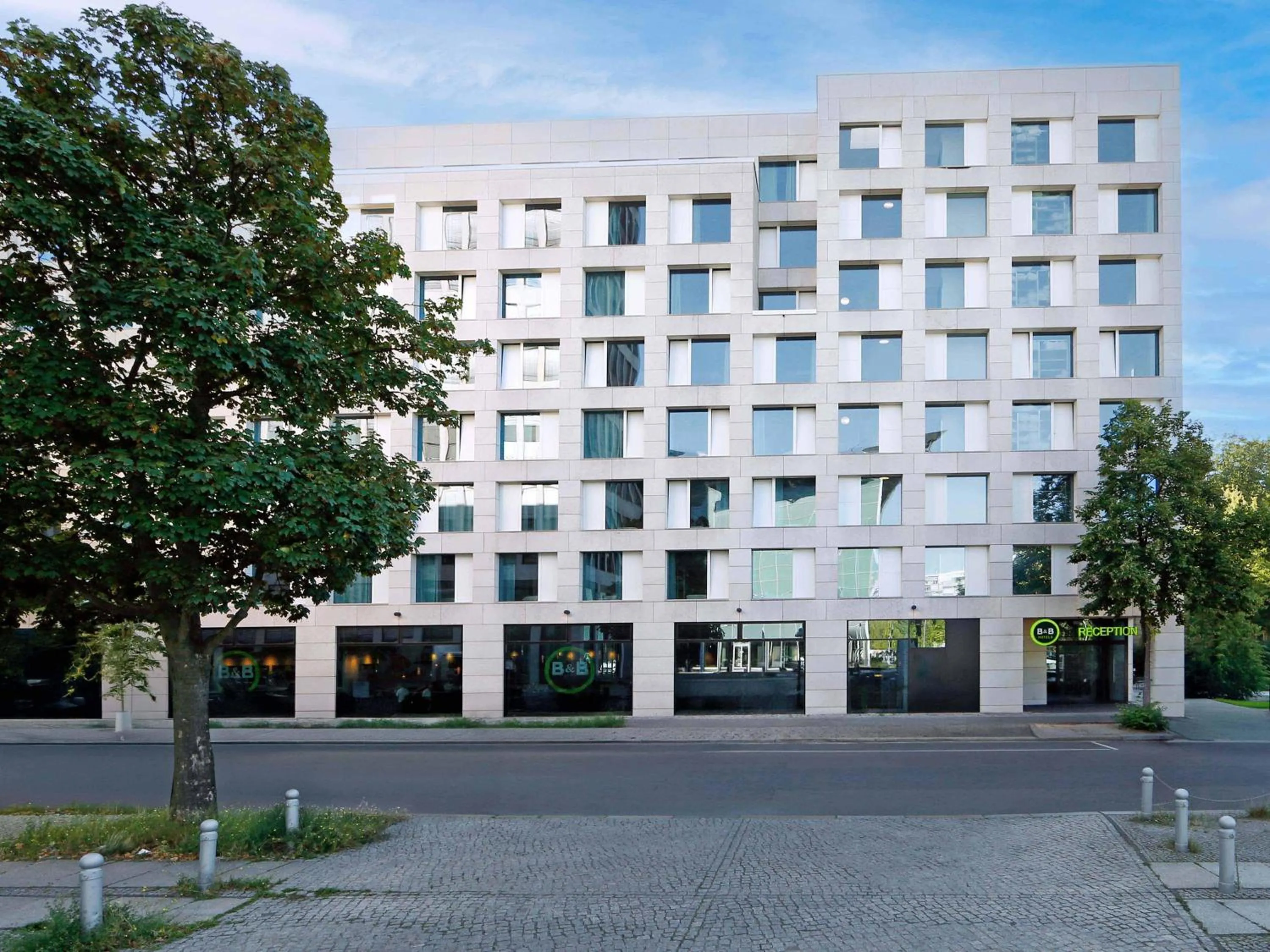 Property building in B&B Hotel Berlin-Tiergarten