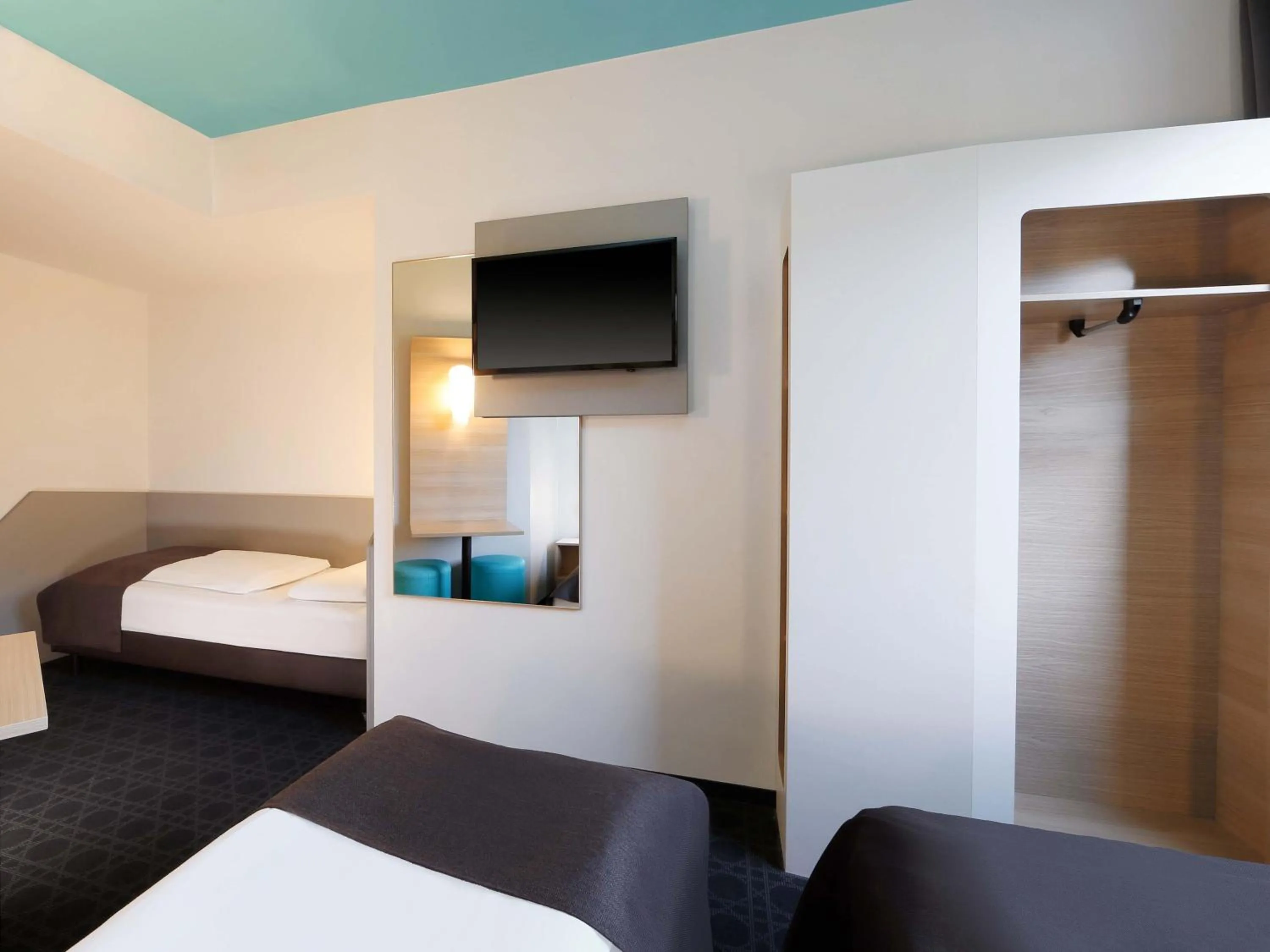 Photo of the whole room, Bed in B&B Hotel Potsdam