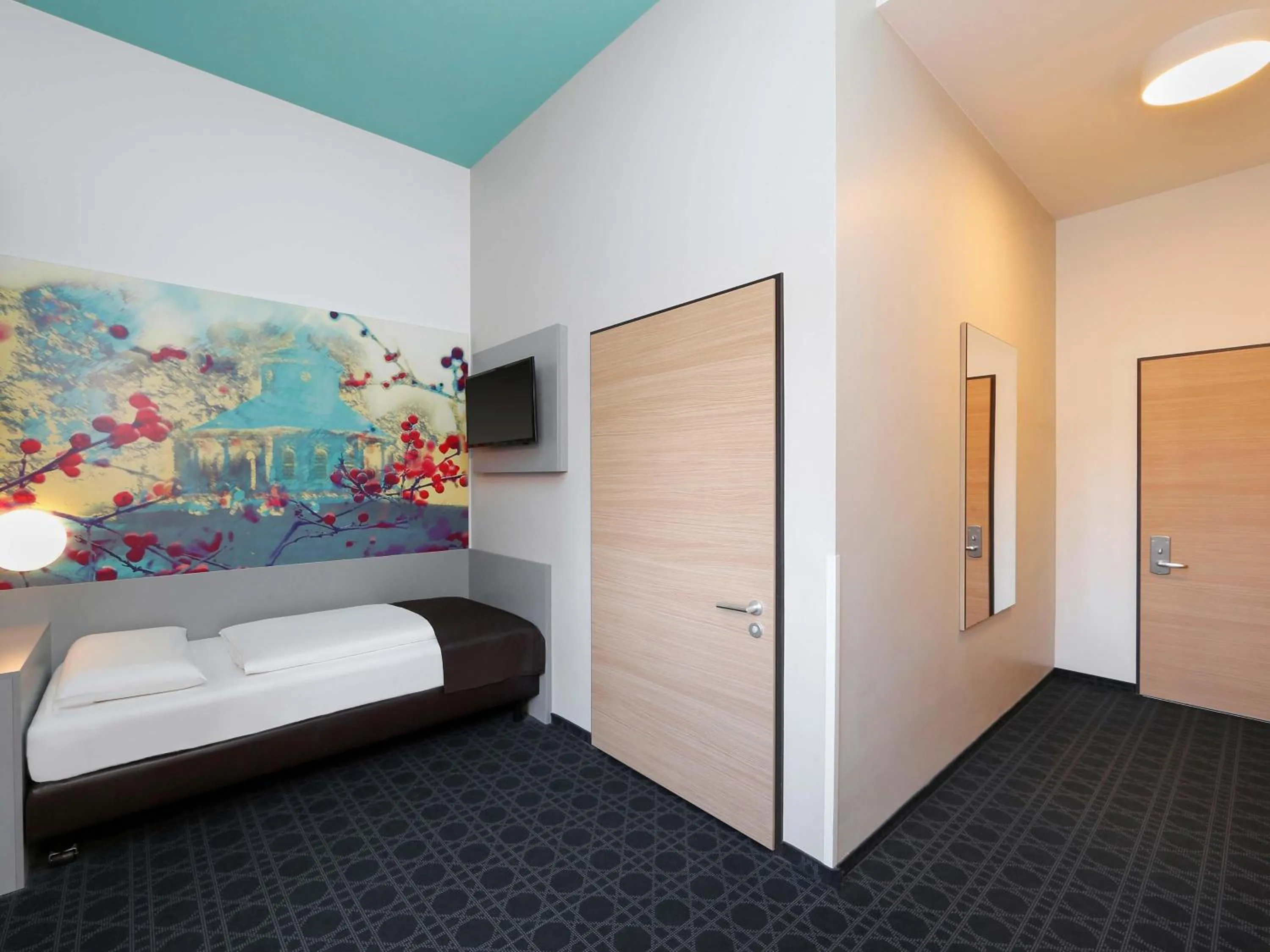 Photo of the whole room, Bed in B&B Hotel Potsdam