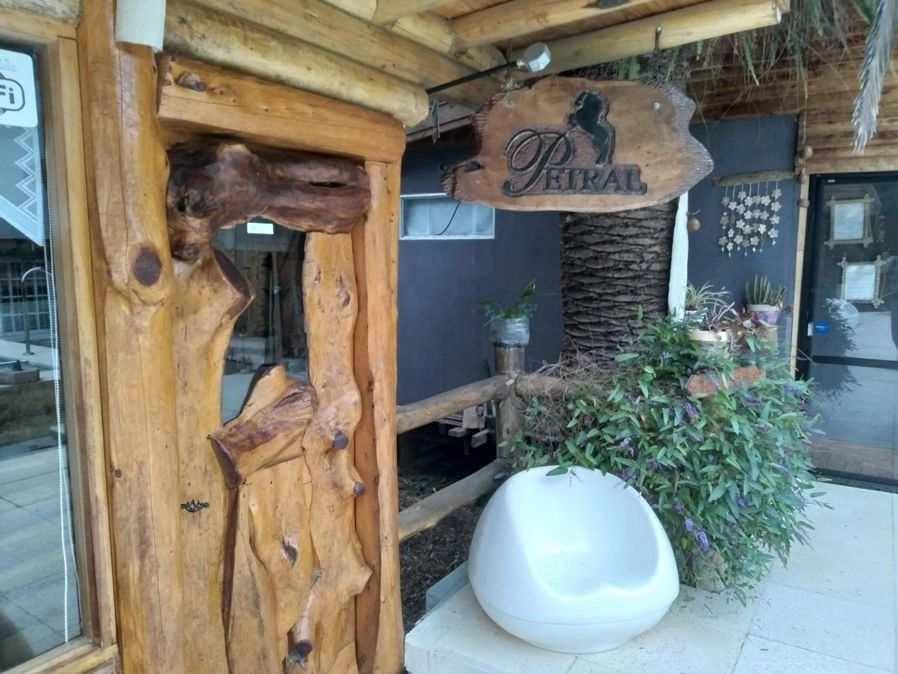 Restaurant/places to eat in Pualy Resort & Spa