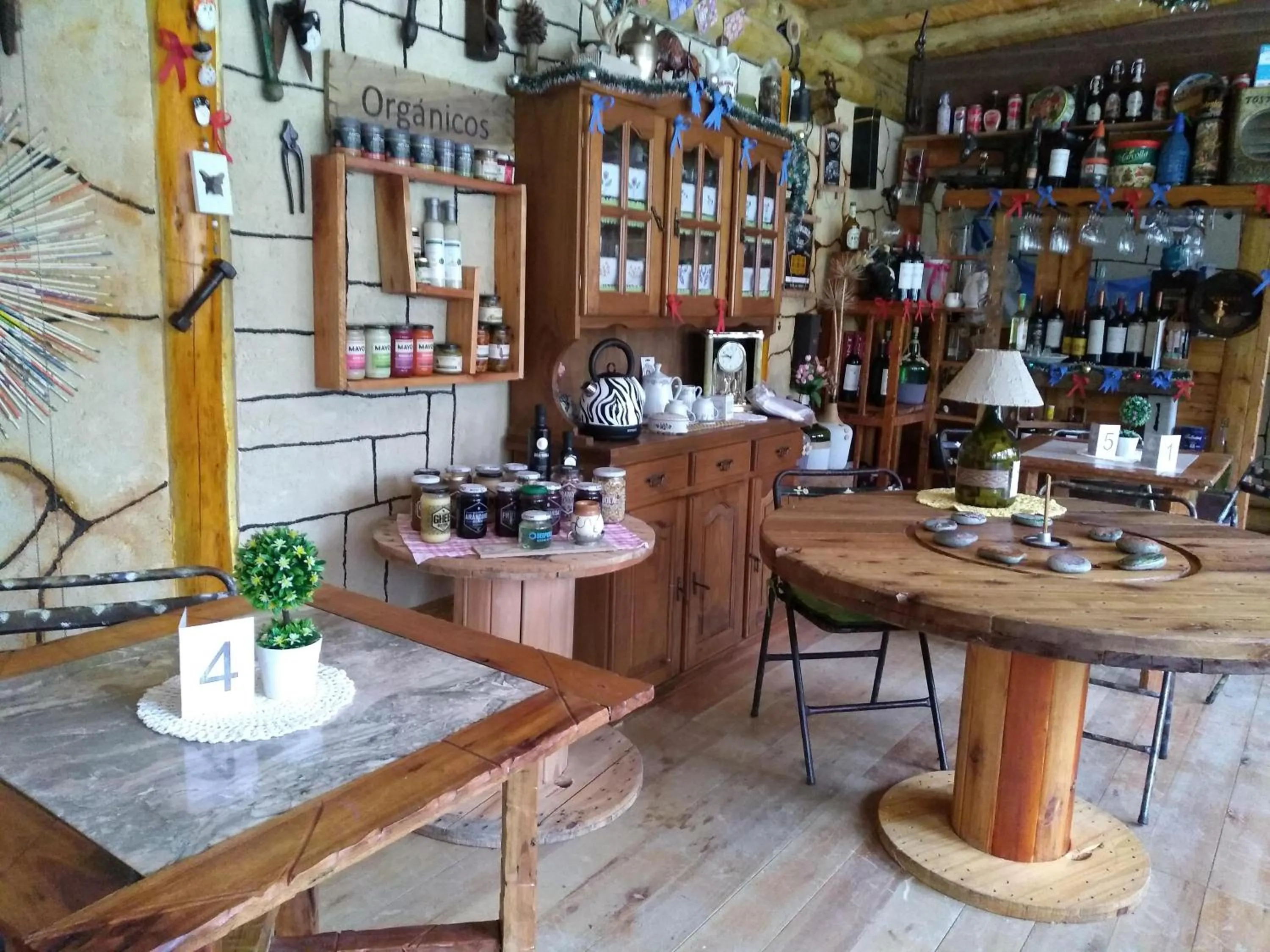 Restaurant/places to eat in Pualy Resort & Spa