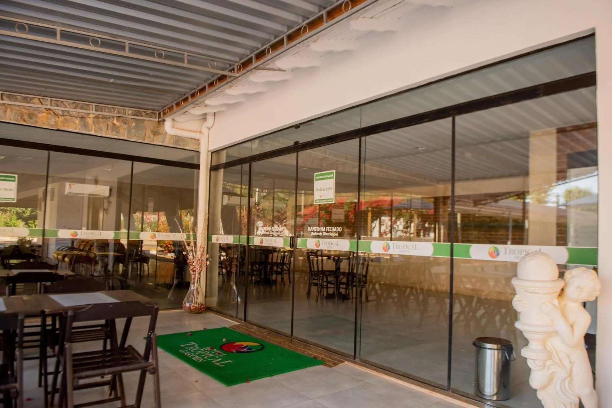 Restaurant/places to eat in Hotel Tropical Garden