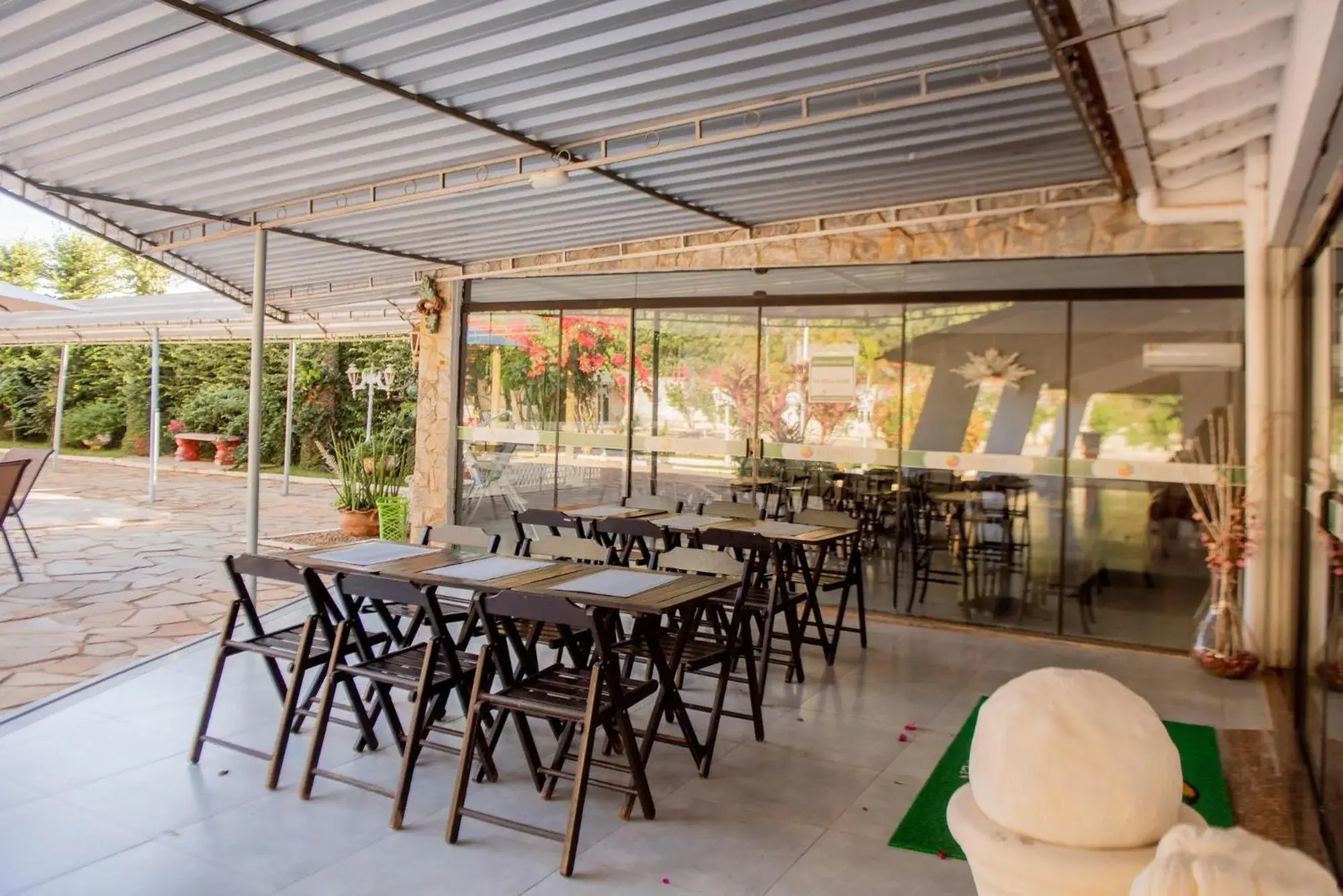 Restaurant/places to eat in Hotel Tropical Garden Restaurant/places to eat in Hotel Tropical Garden